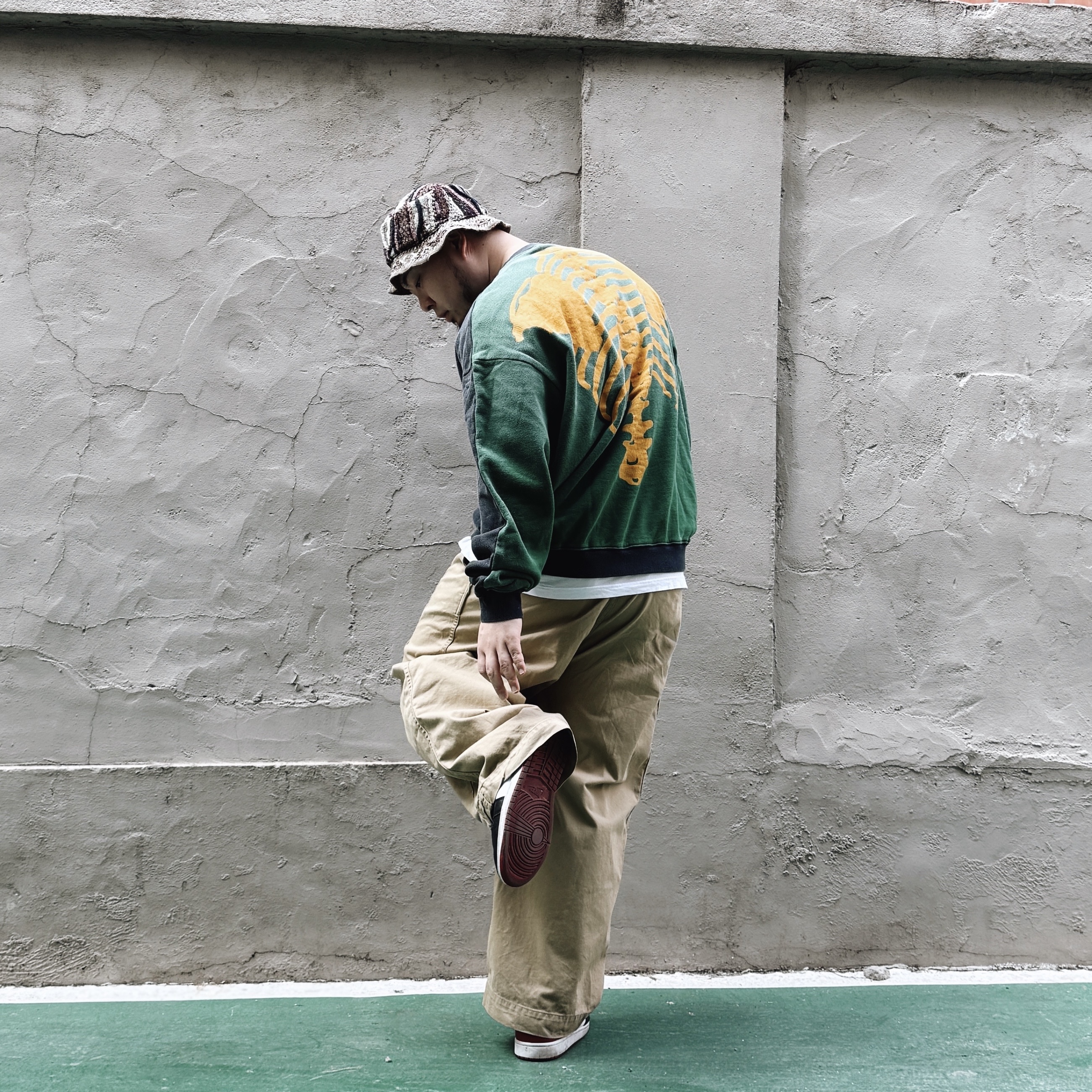 Kapital 2 Tone Big Fleece Sweatshirt Black Green, Kapital 7G Knit Gaudy Bucket Hat Green Khaki 착용 스타일 - 2