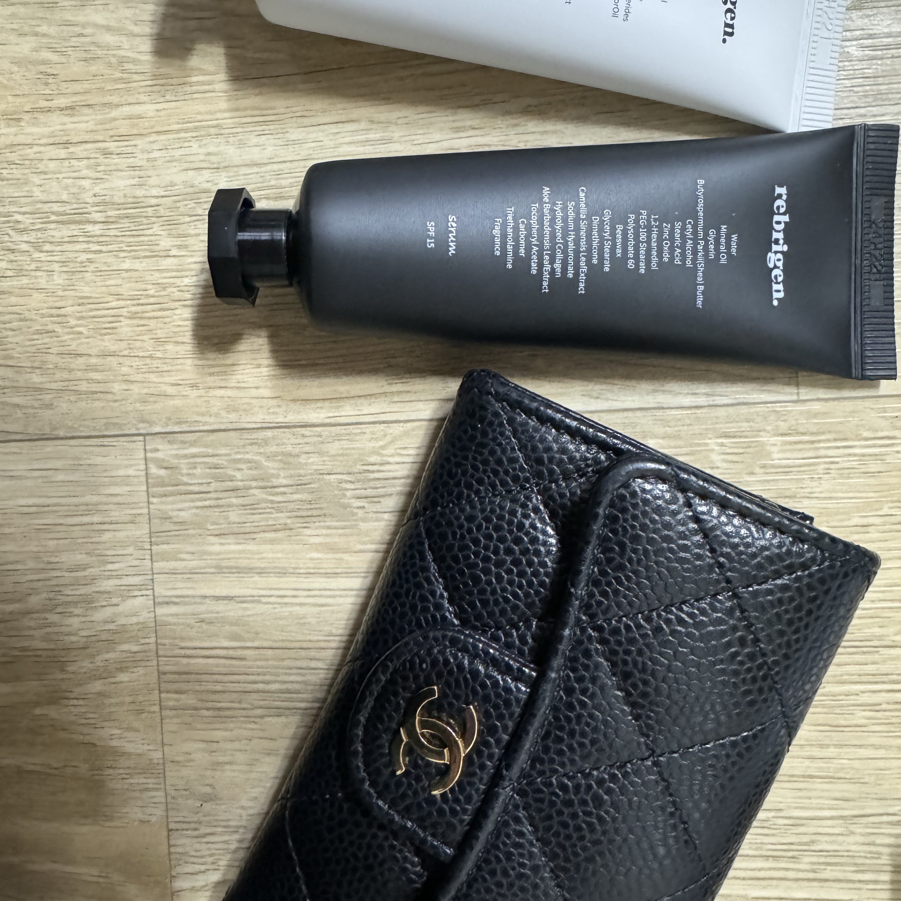 Chanel Classic Card Holder Grained Calfskin & Gold Black 착용 스타일