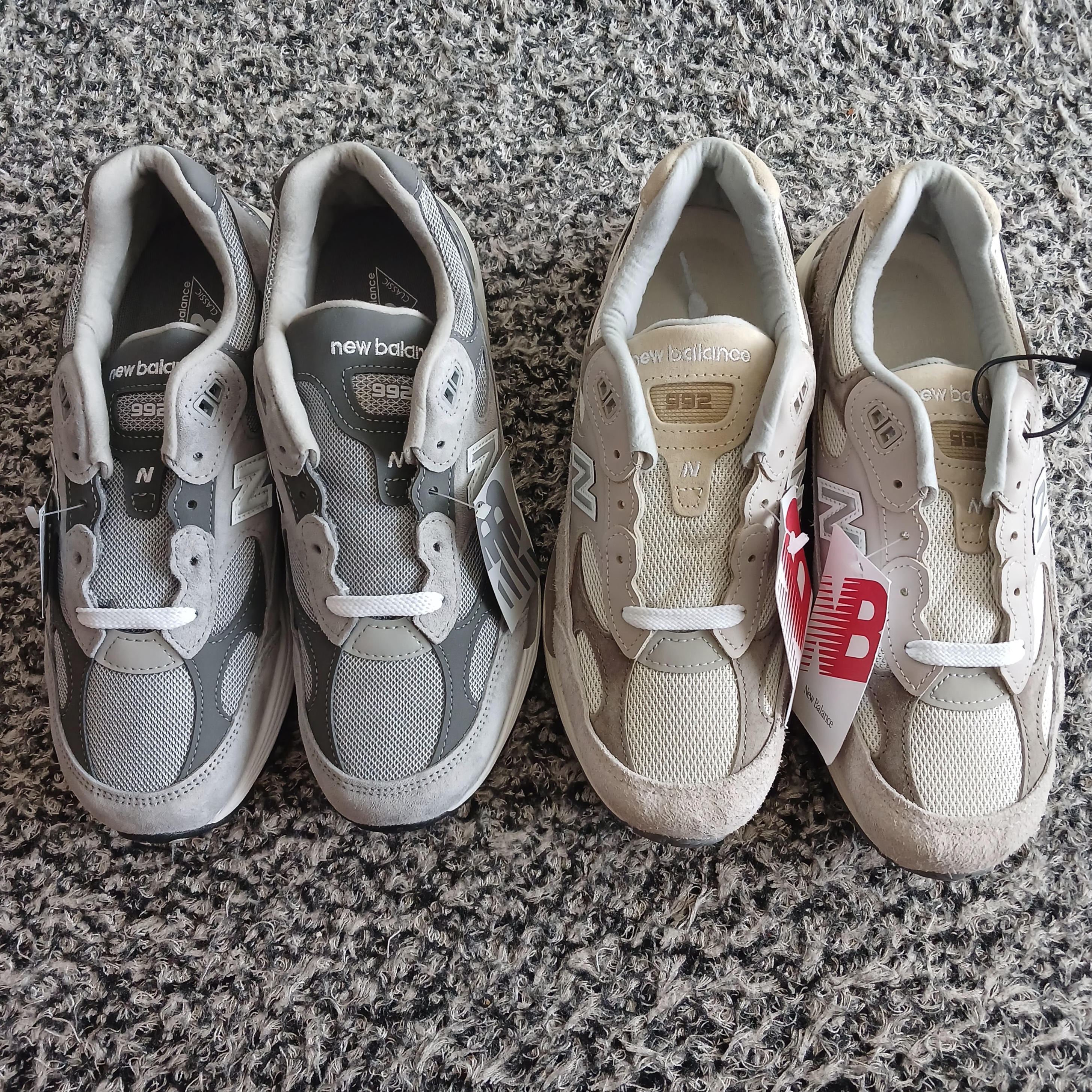 New Balance 992 Made in USA Core Grey Silver Metallic, New Balance 992 Made in USA Moonrock Mushroom 착용 스타일 - 1
