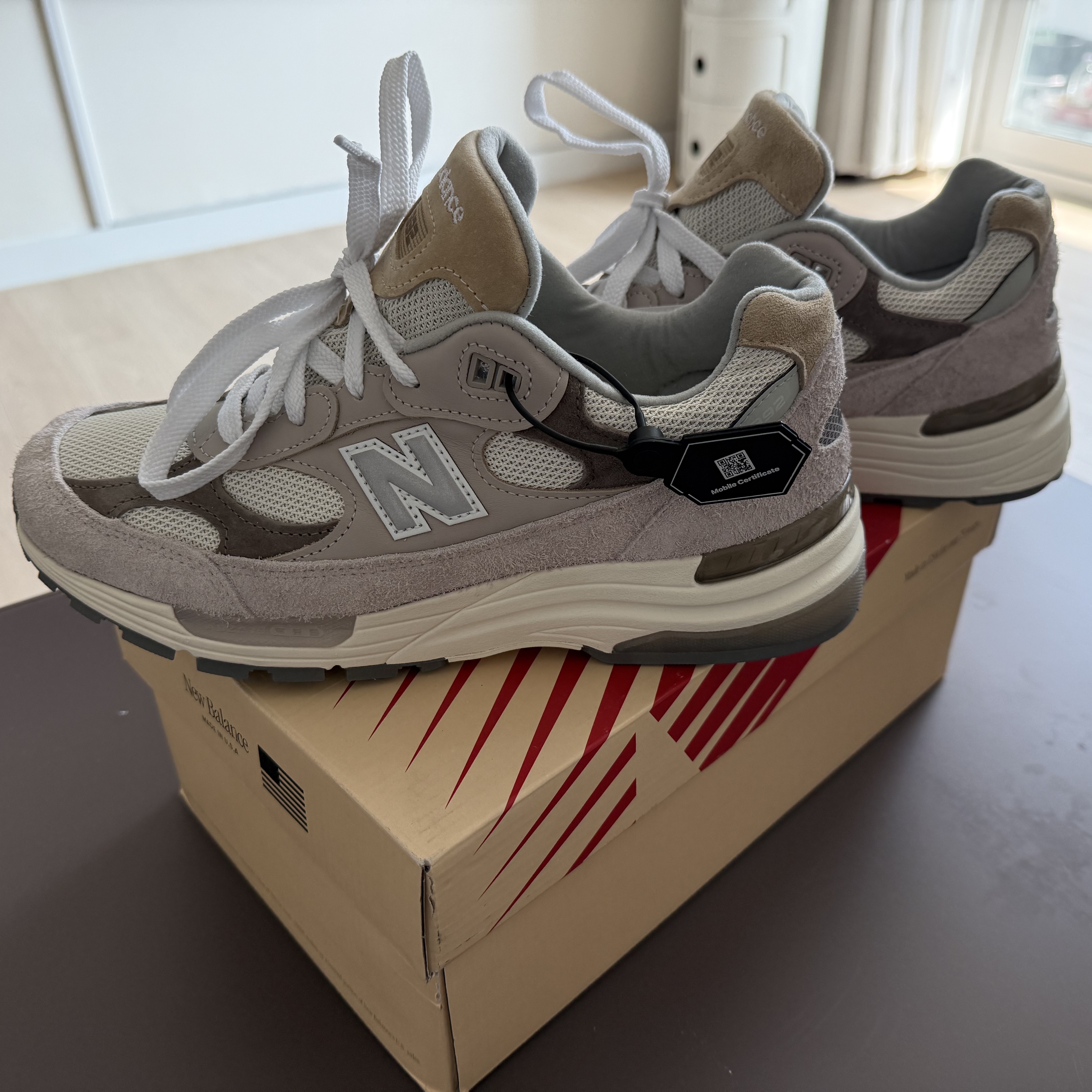New Balance 992 Made in USA Moonrock Mushroom 착용 스타일