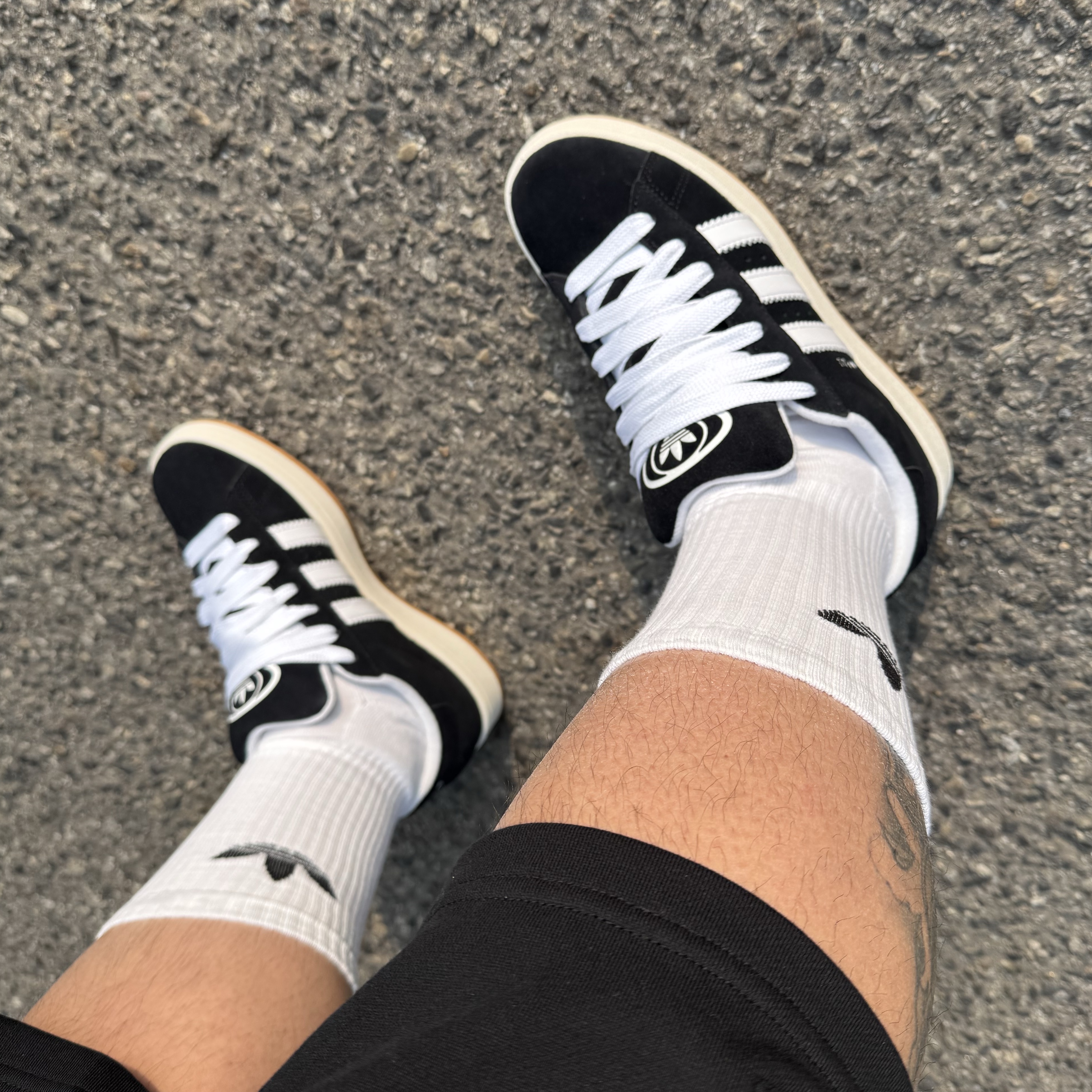 Adidas Campus 00s Core Black Cloud White 착용 스타일