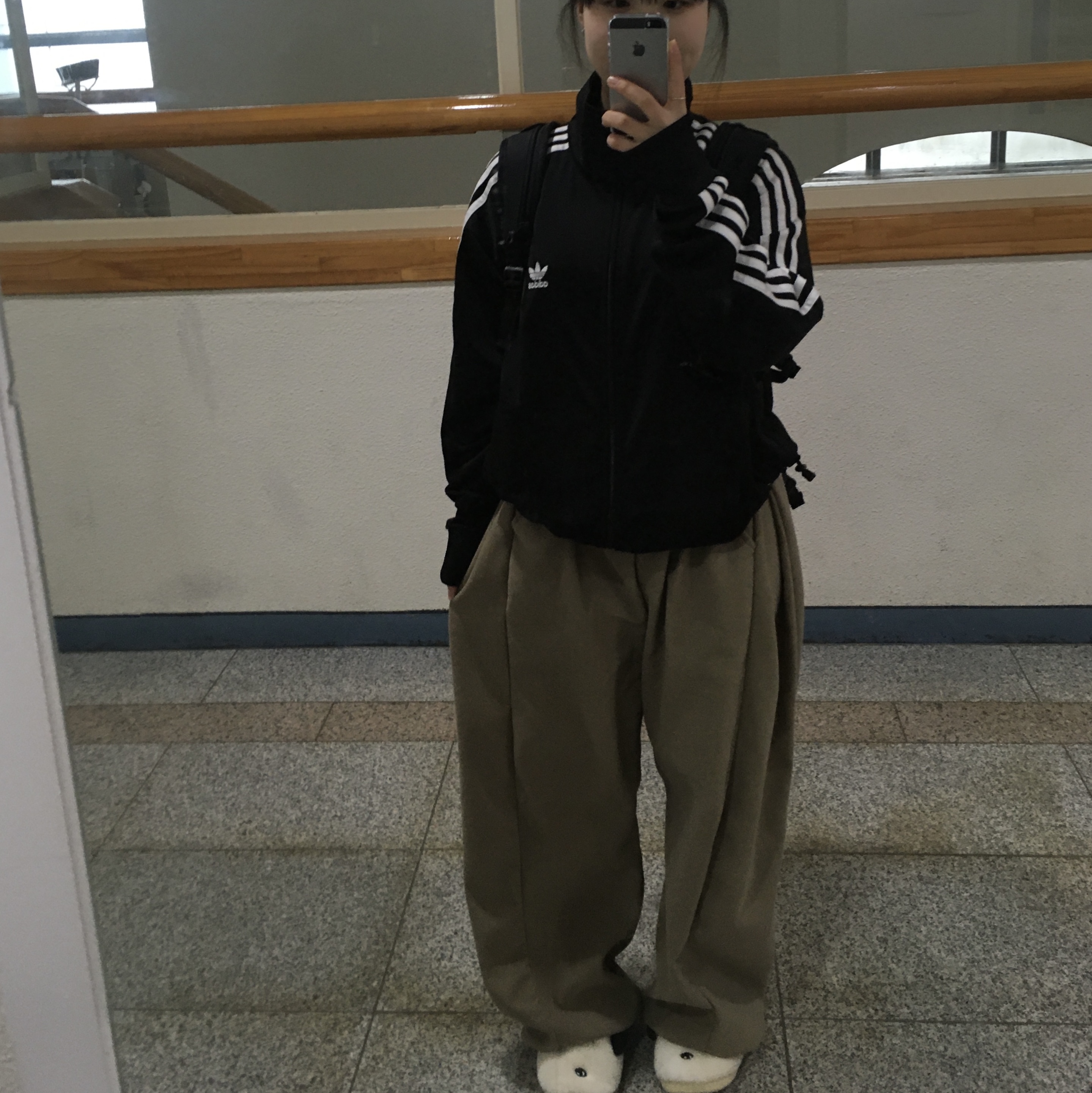 아디다스 아디컬러 클래식 파이어버드 트랙 탑 블랙 - KR 사이즈 착용 스타일