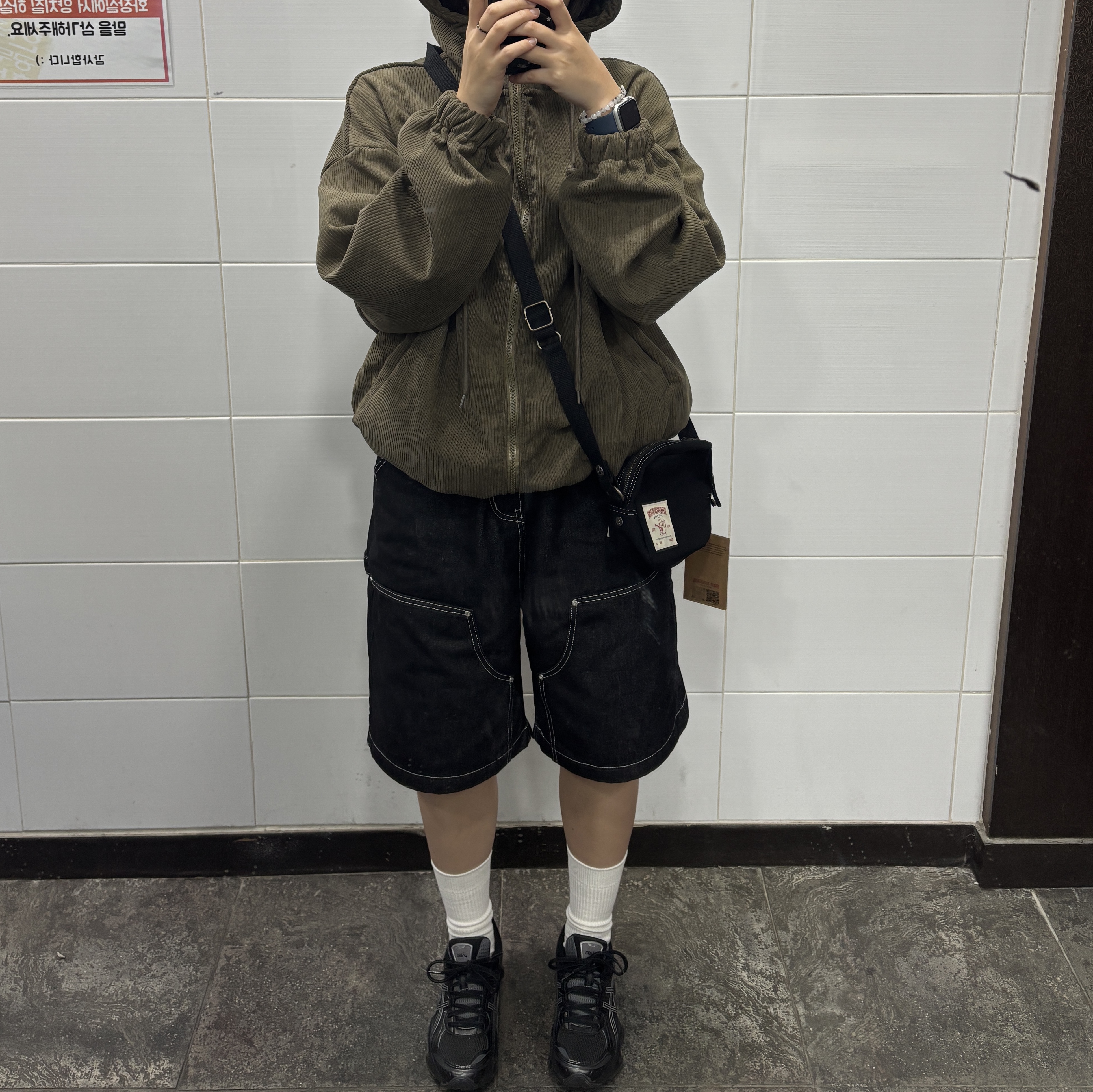 True Religion Authentic Pouch Bag Black, Asics Gel-Quantum Kinetic Graphite Grey Black 착용 스타일 - 2