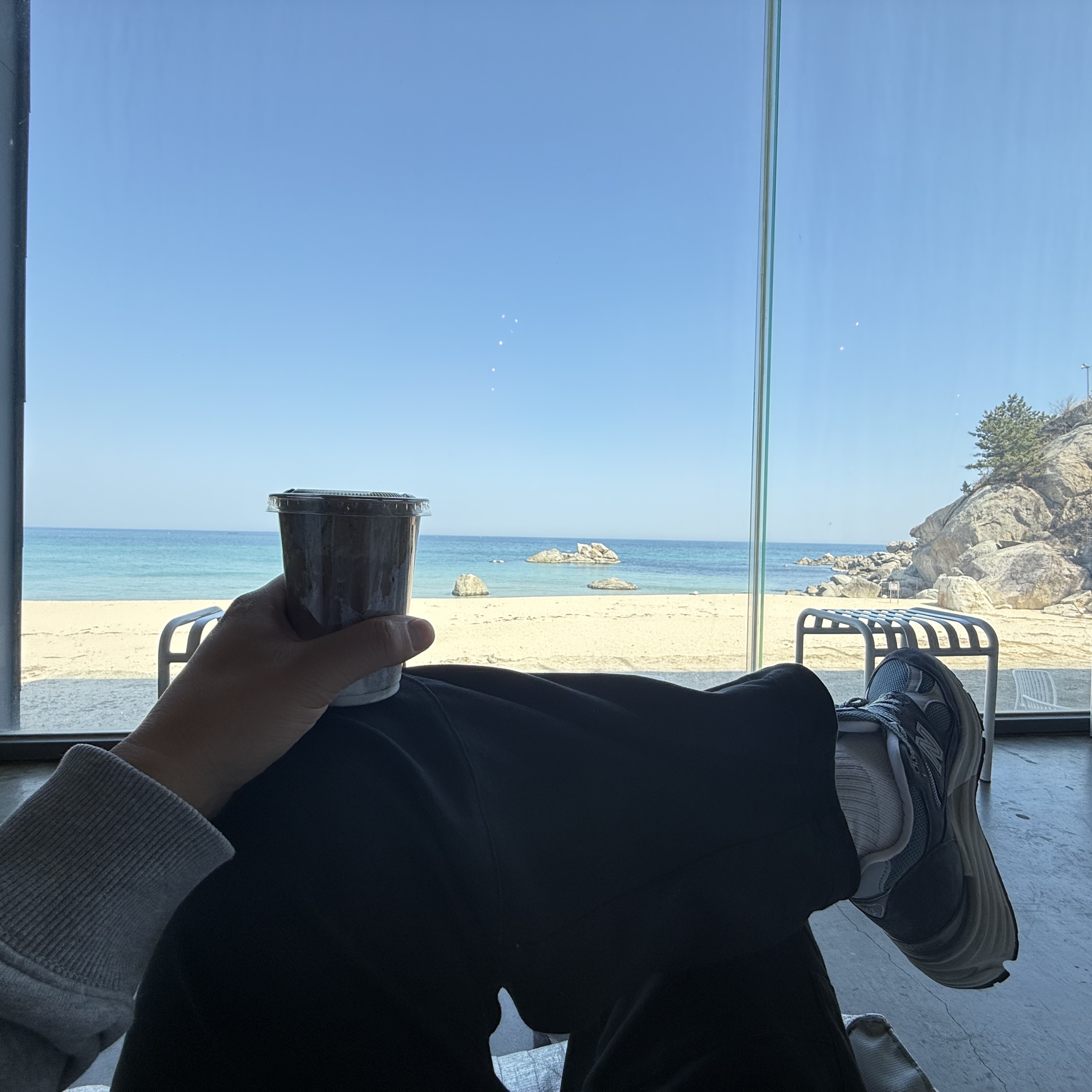 뉴발란스 x 키스 991v2 메이드 인 UK 스틸 블루 그레이 착용 스타일