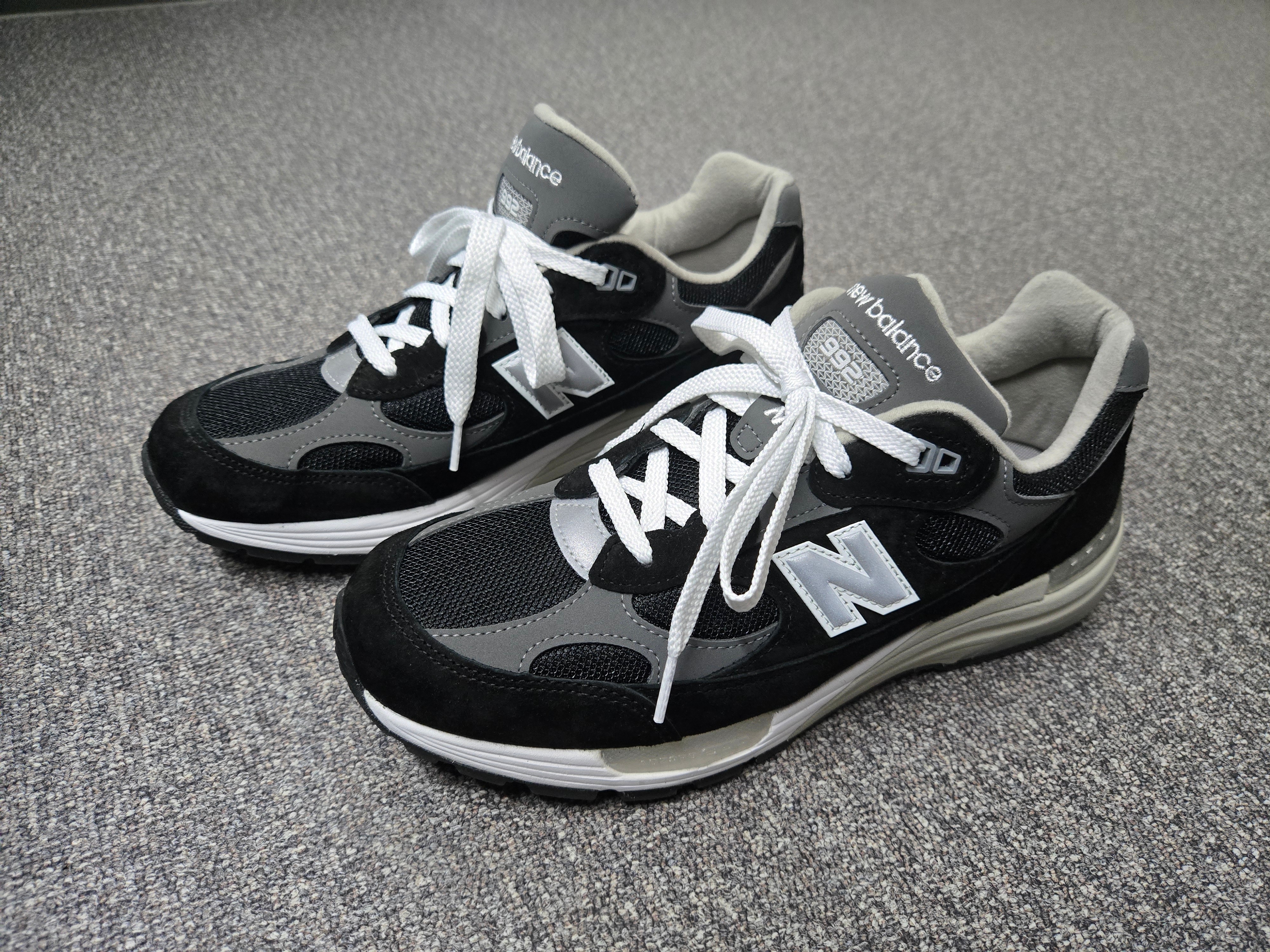 New Balance 992 Made in USA Core Black Grey, New Balance 993 Made in USA Navy - D Standard 착용 스타일 - 1