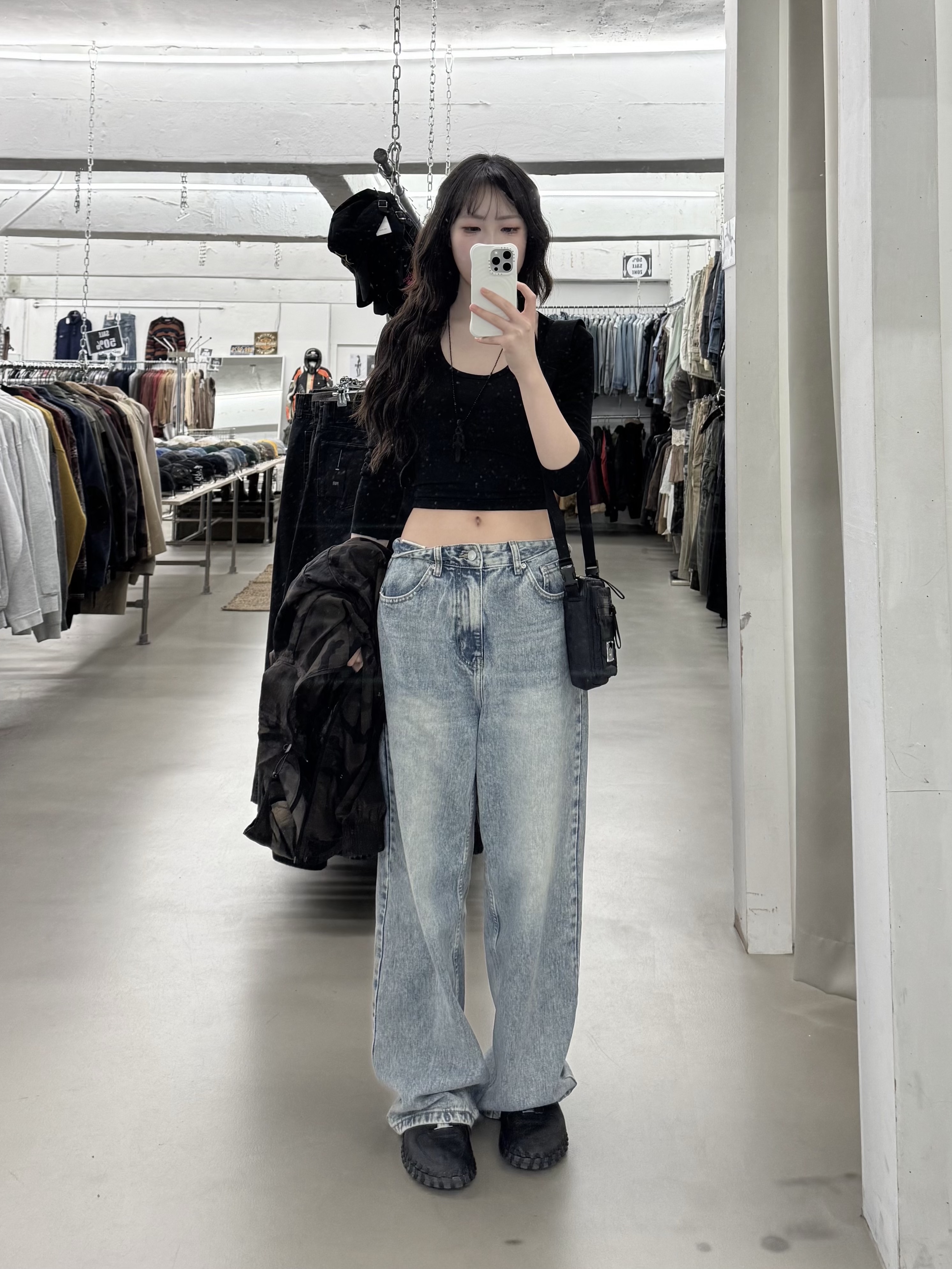Nike x Jacquemus J Force 1 Low LX SP Black, Acne Studios Arvel Crossbody Face Bag Black 착용 스타일 - 4
