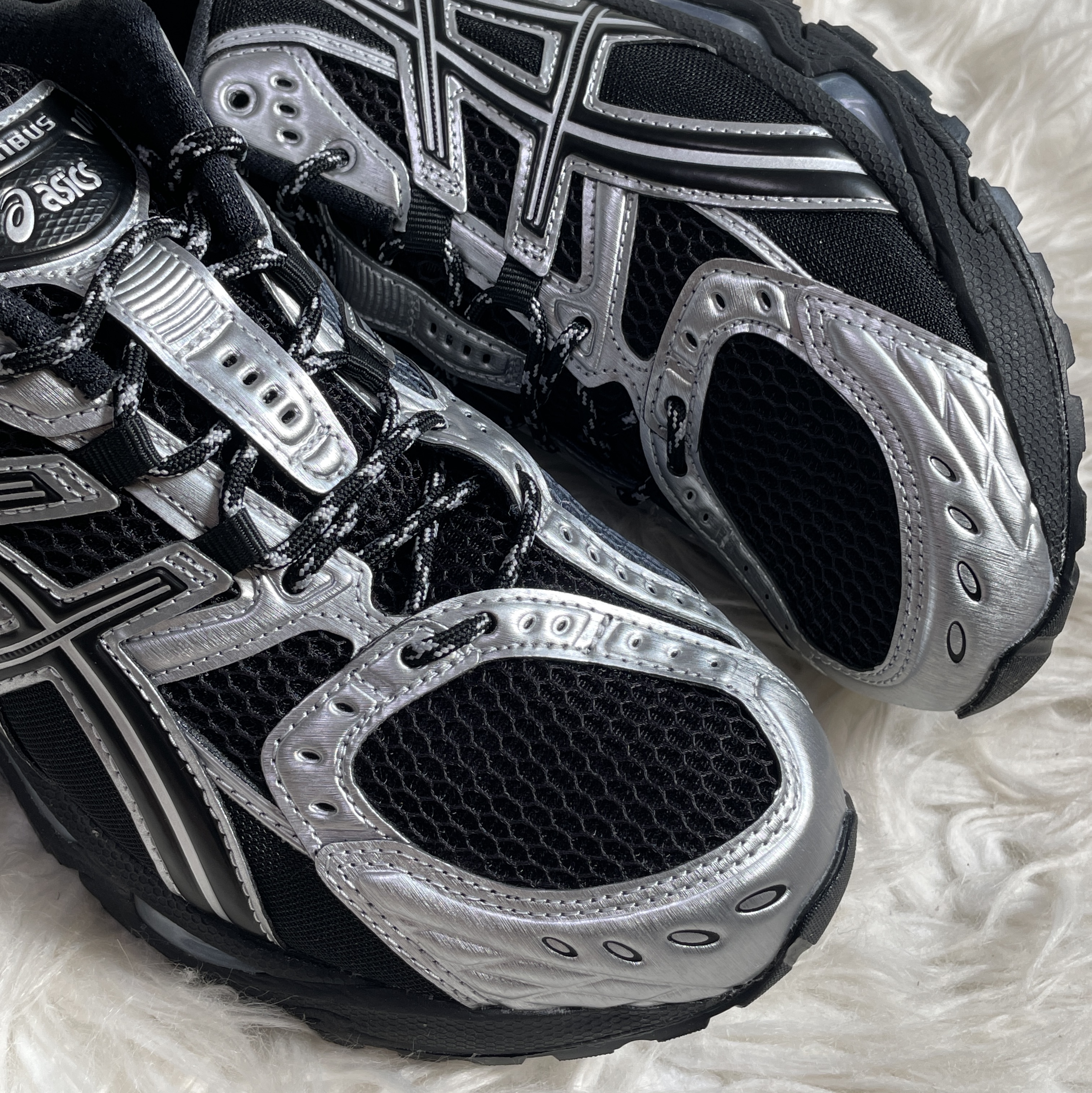 Asics Gel-Nimbus 10.1 Black Pure Silver - Korea Exclusive 착용 스타일 - 3