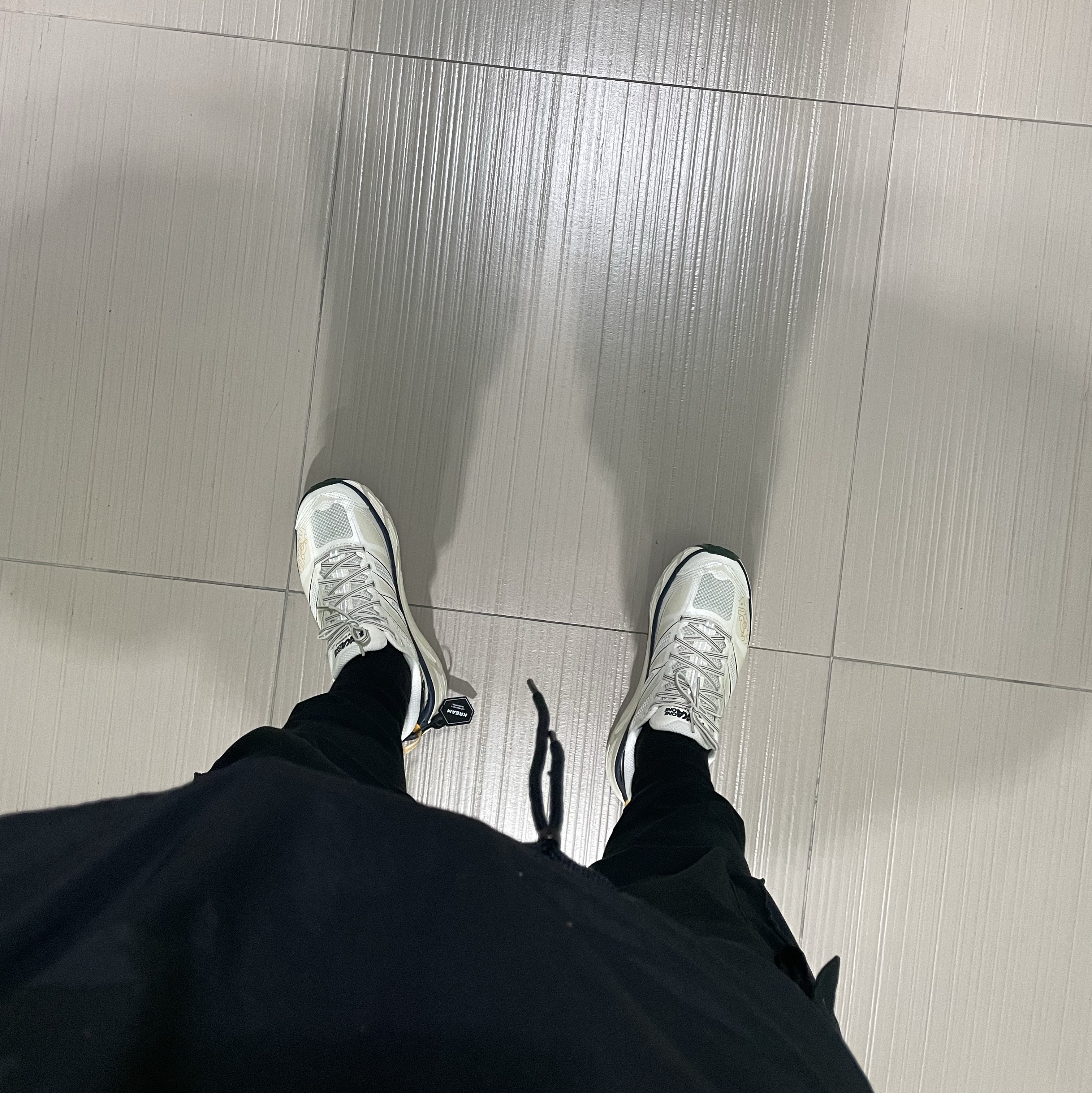 Hoka Mafate Speed 2 Alabaster Oat Milk 착용 스타일 - 2