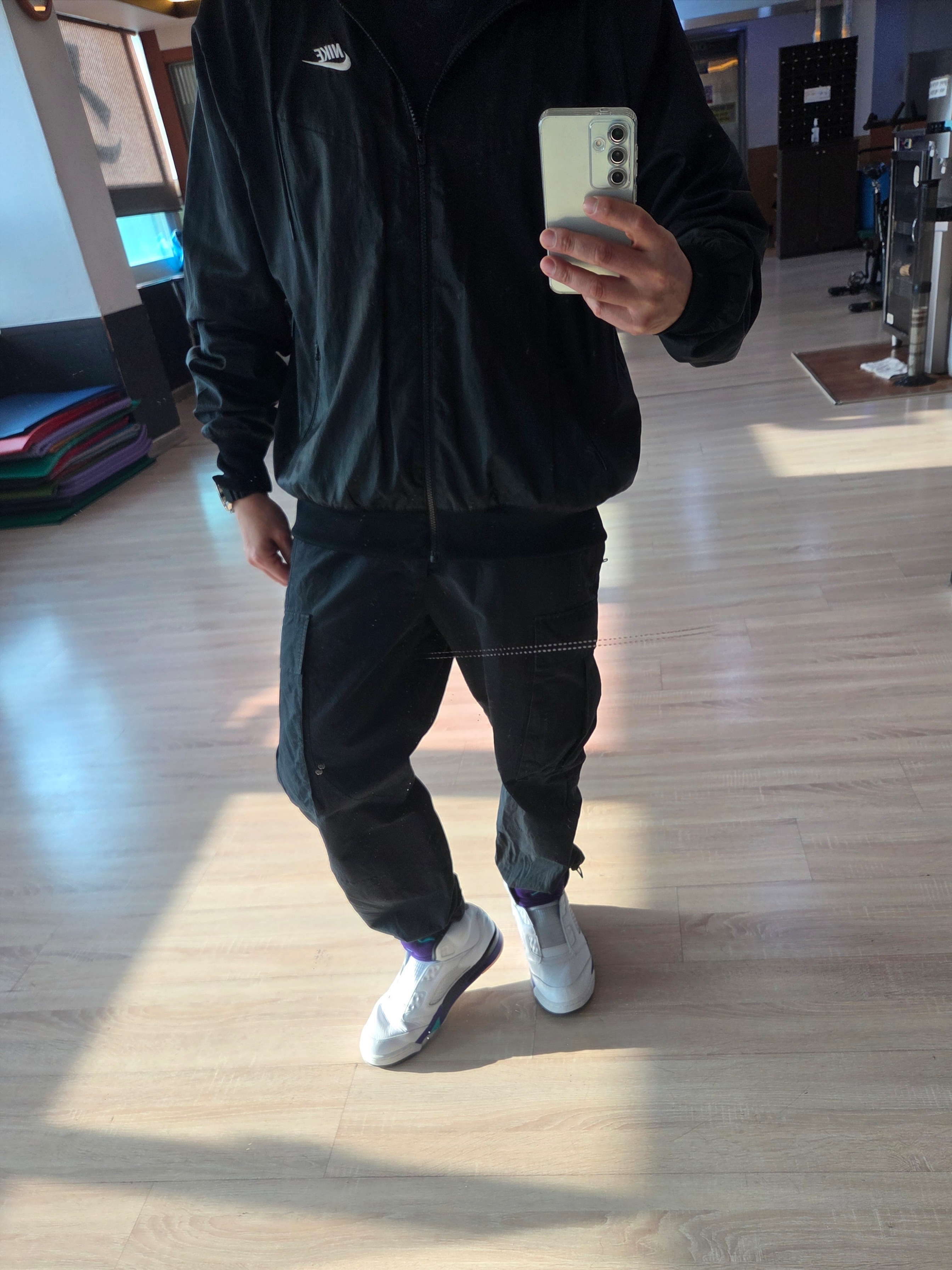 Nike NSW Windrunner Hoodie Jacket Black - US/EU, Jordan 5 Retro Grape Fresh Prince 착용 스타일 - 1