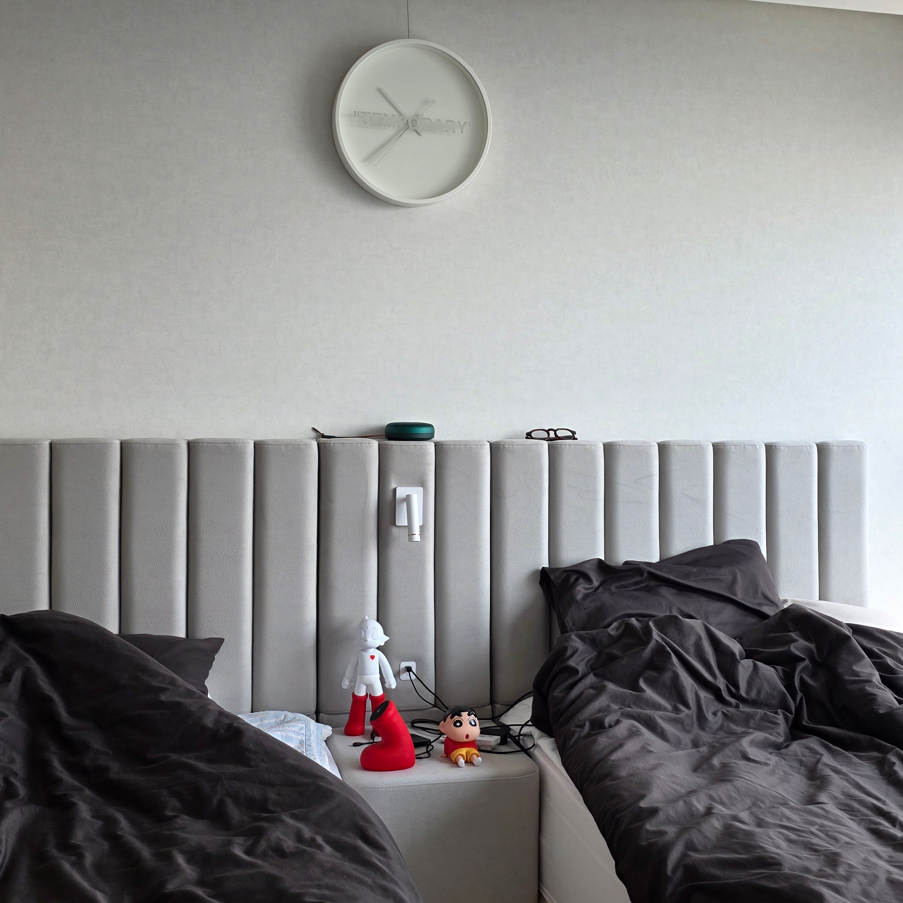 IKEA x Virgil Abloh Markerad Temporary Wall Clock 착용 스타일