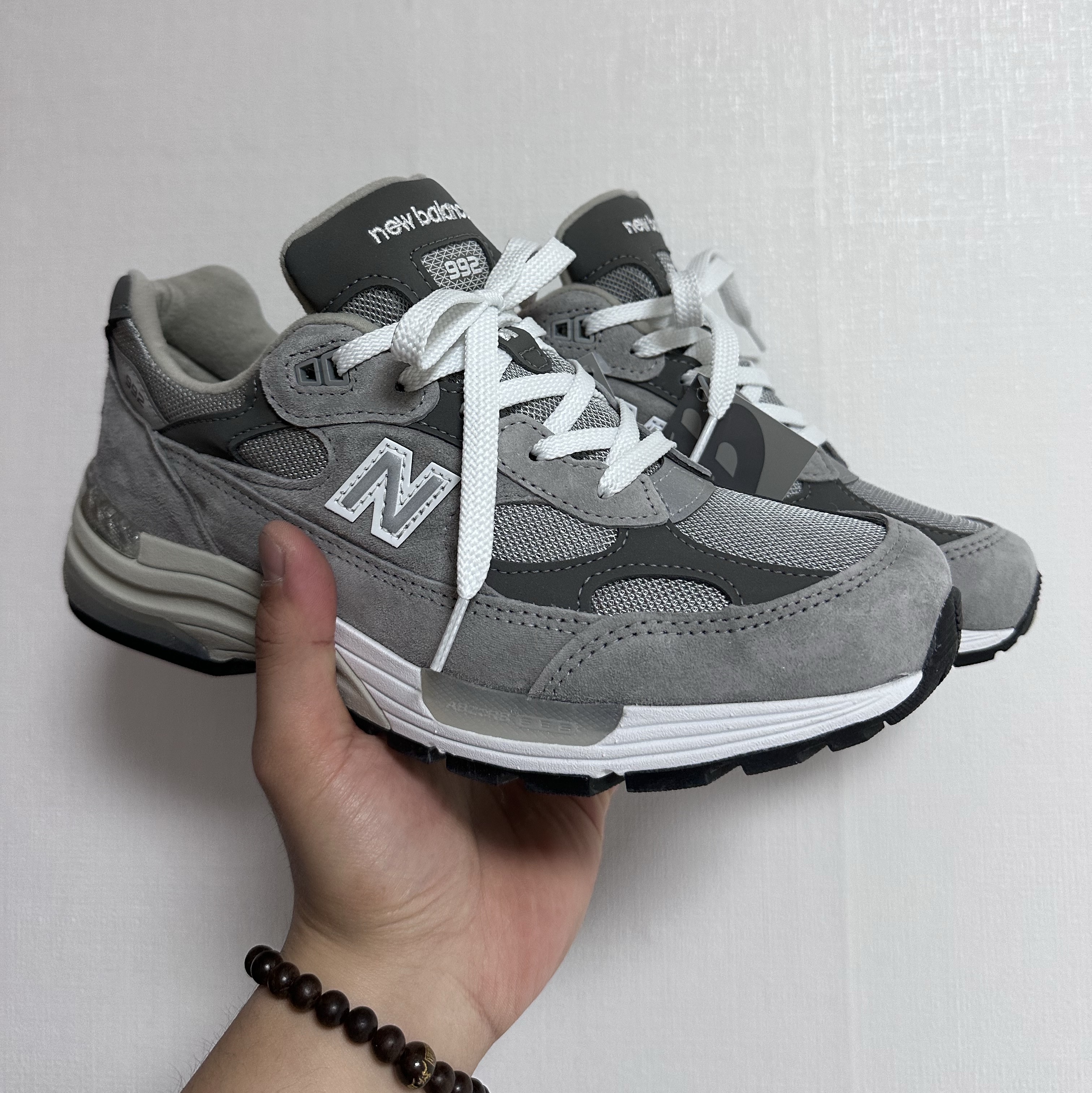 New Balance 992 Made in USA Core Grey Silver Metallic 착용 스타일