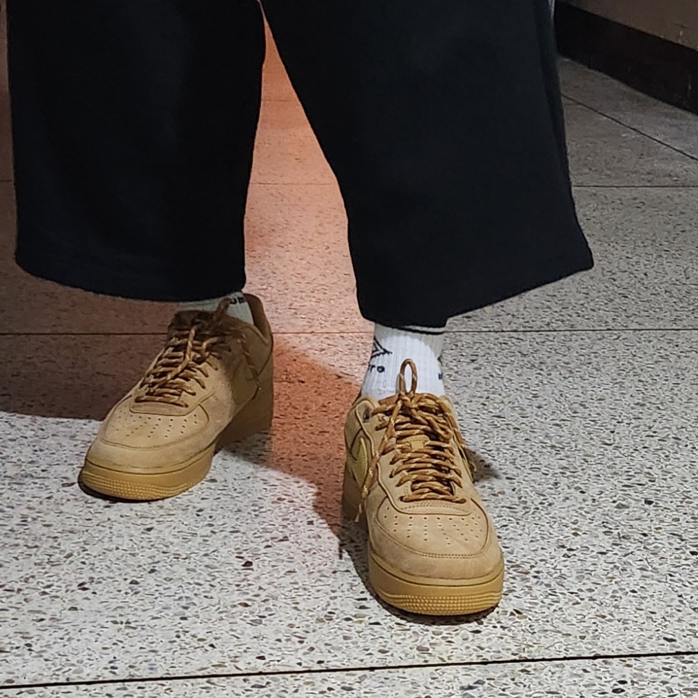 Nike Air Force 1 '07 WB Flax 착용 스타일