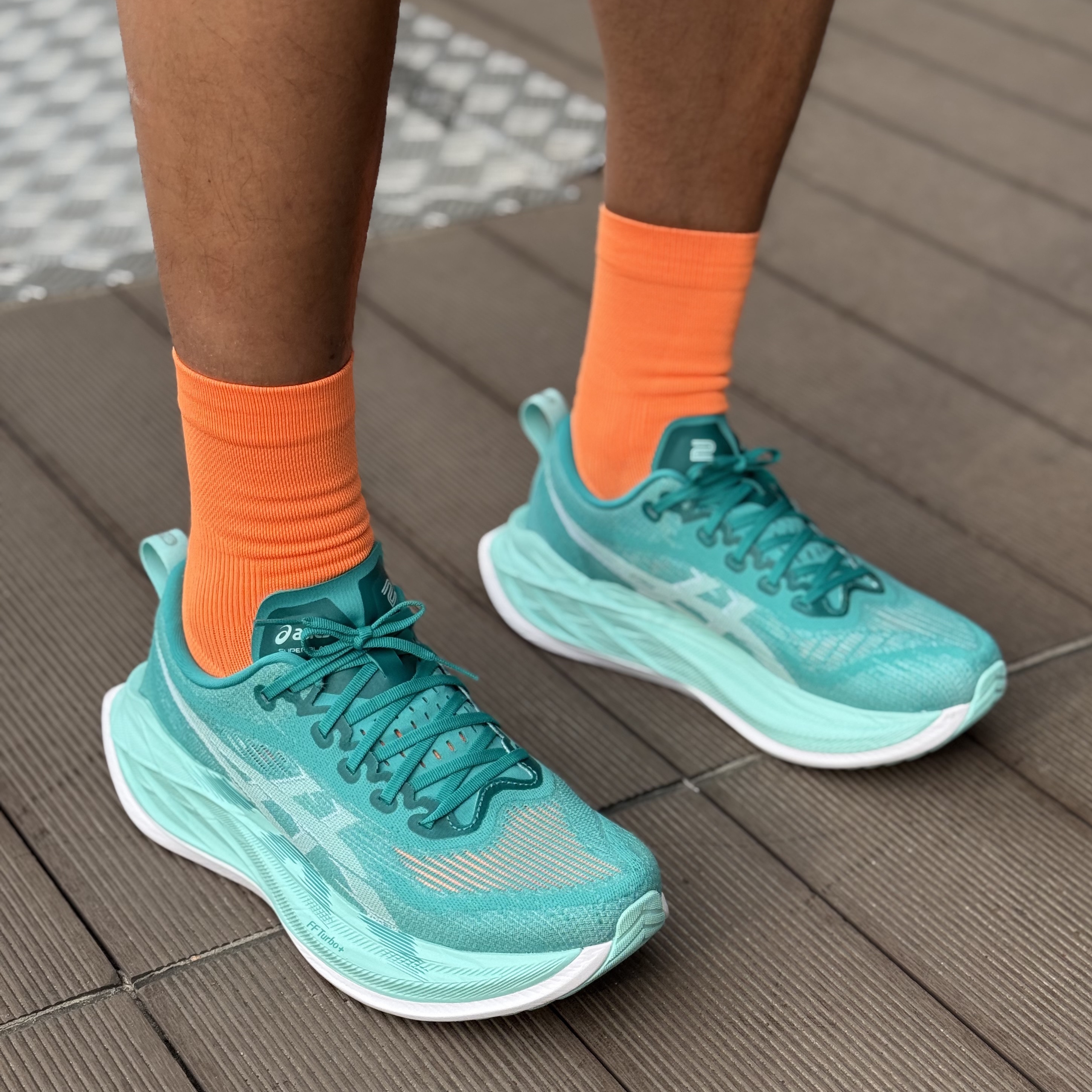 Asics Superblast 2 Wave Teal Illuminate Mint 착용 스타일