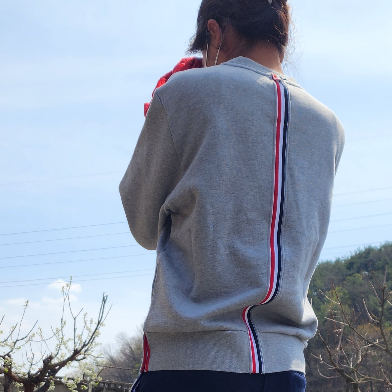 Thom Browne Loopback Center Back Stripe Crewneck Pullover Knit Light Grey 착용 스타일