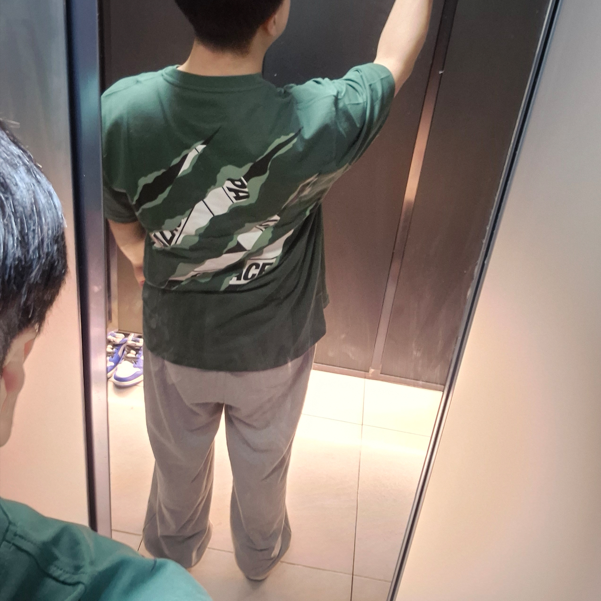 Palace Ripped Tri T-Shirt Racey Green - 25SS 착용 스타일 - 4