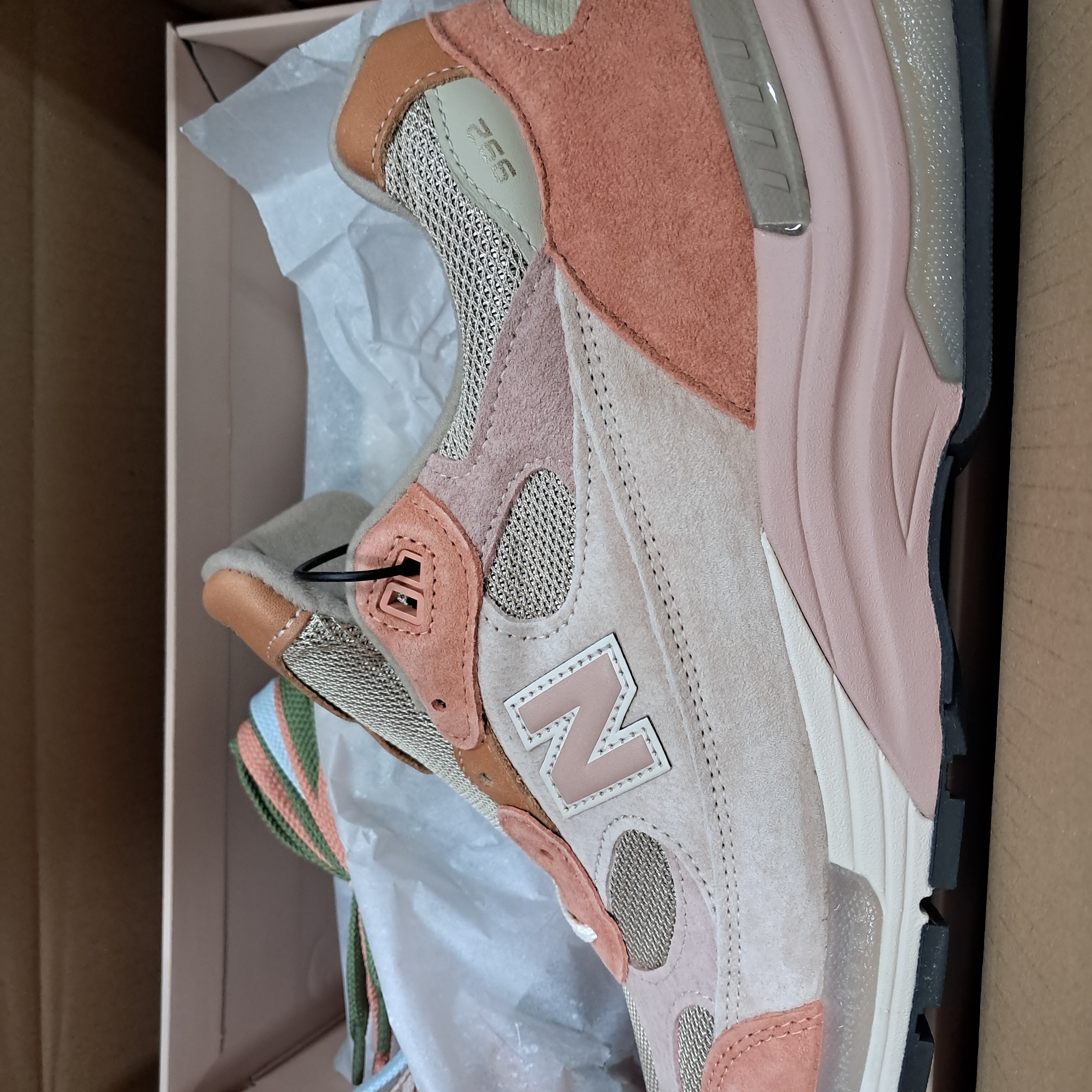 New Balance x Joe Freshgoods 992 Made in USA Aged Well 착용 스타일 - 1