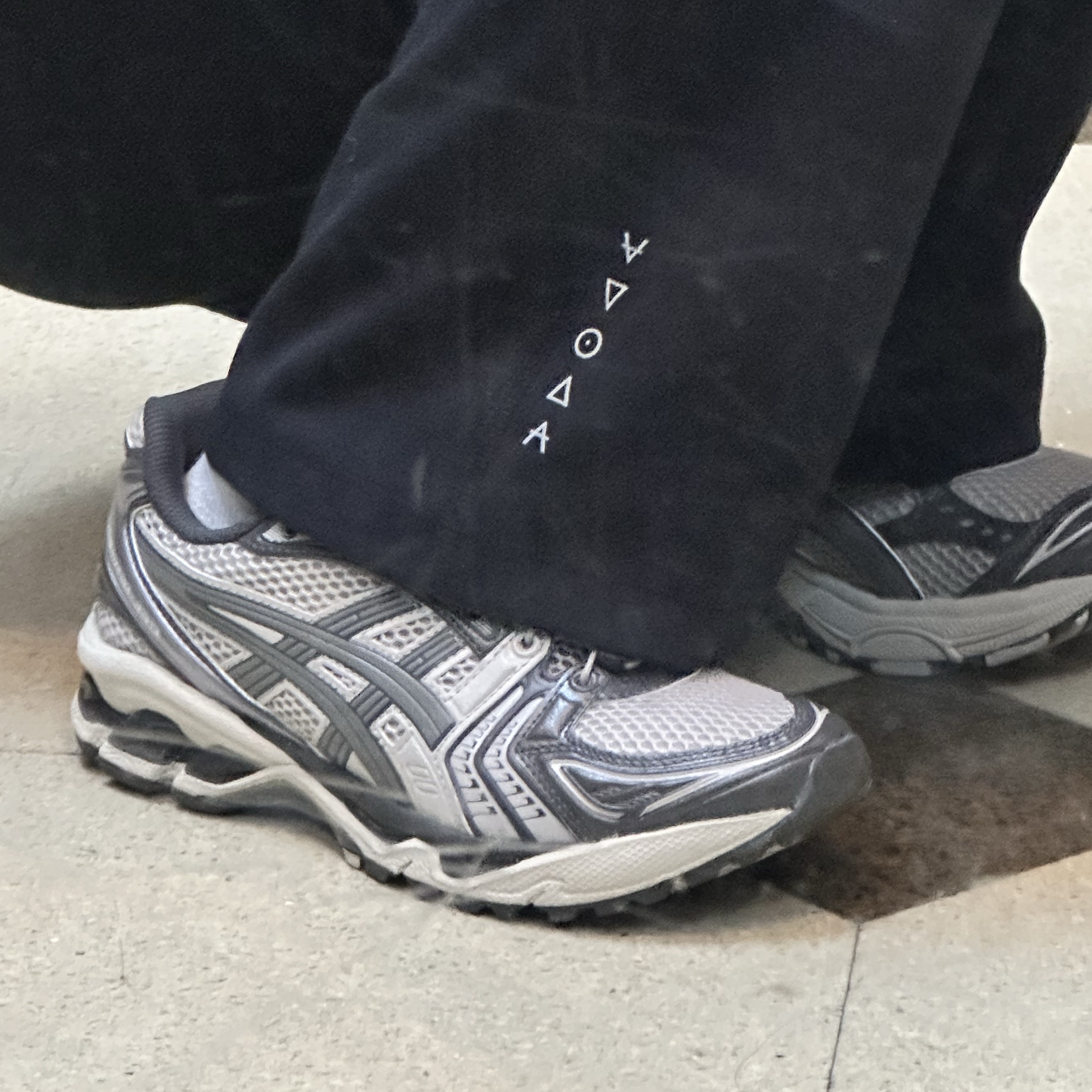 Asics Unlimited Gel-Kayano 14 Oyster Grey Clay Grey 착용 스타일