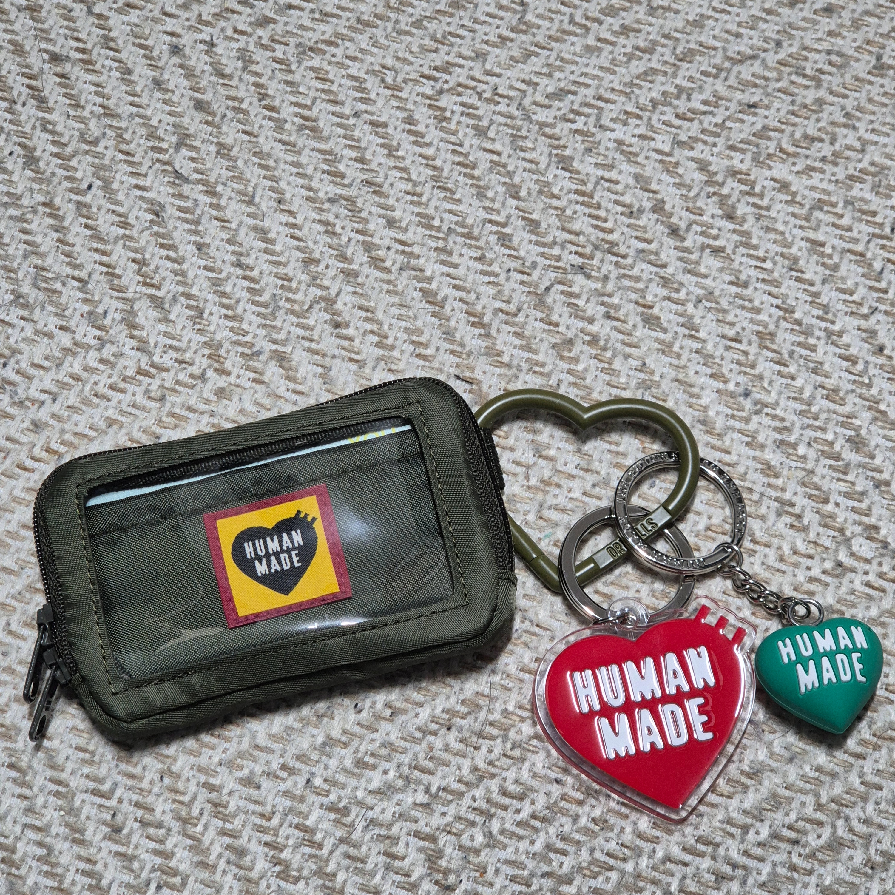 Human Made Heart Keyring Red, Human Made Heart Rubber Key Chain Green 착용 스타일 - 1