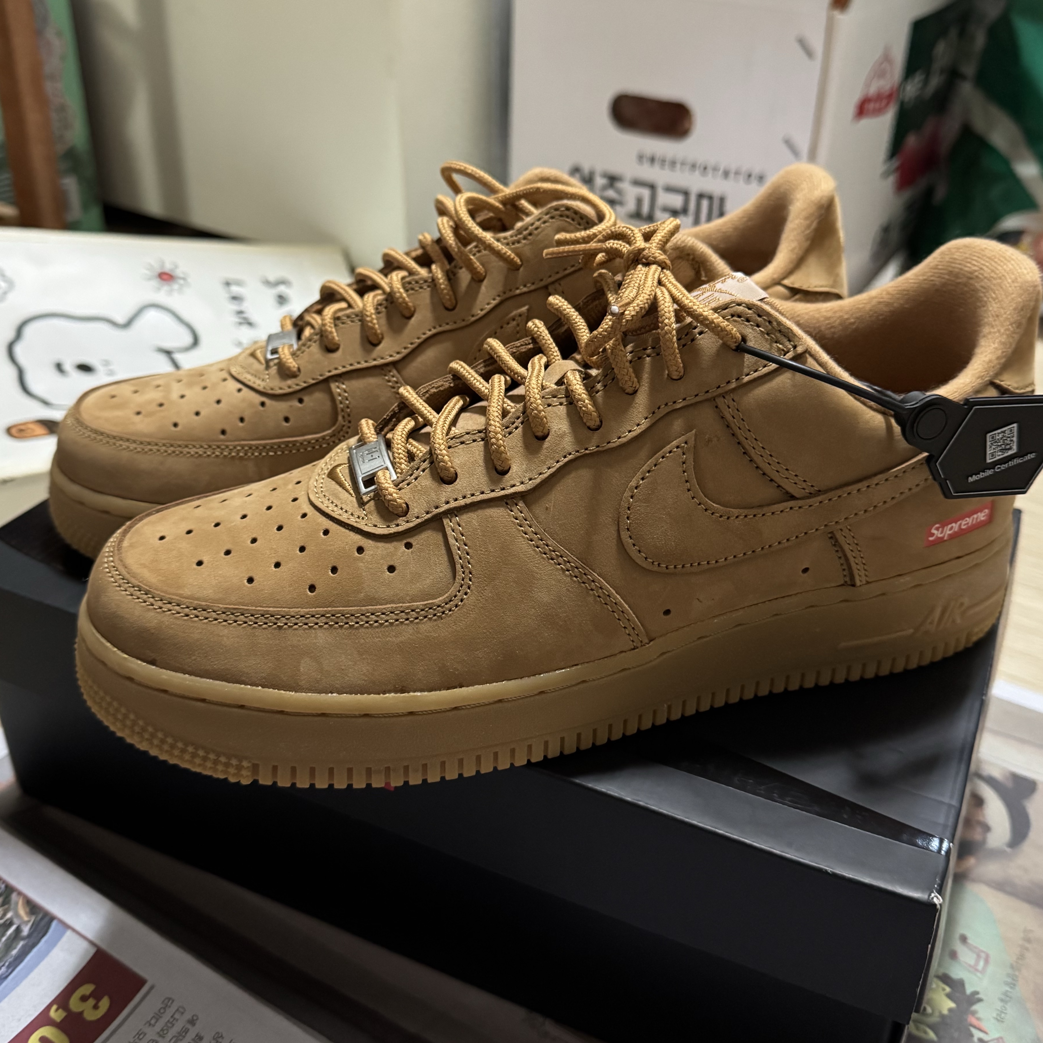 Nike x Supreme Air Force 1 Low Flax 착용 스타일