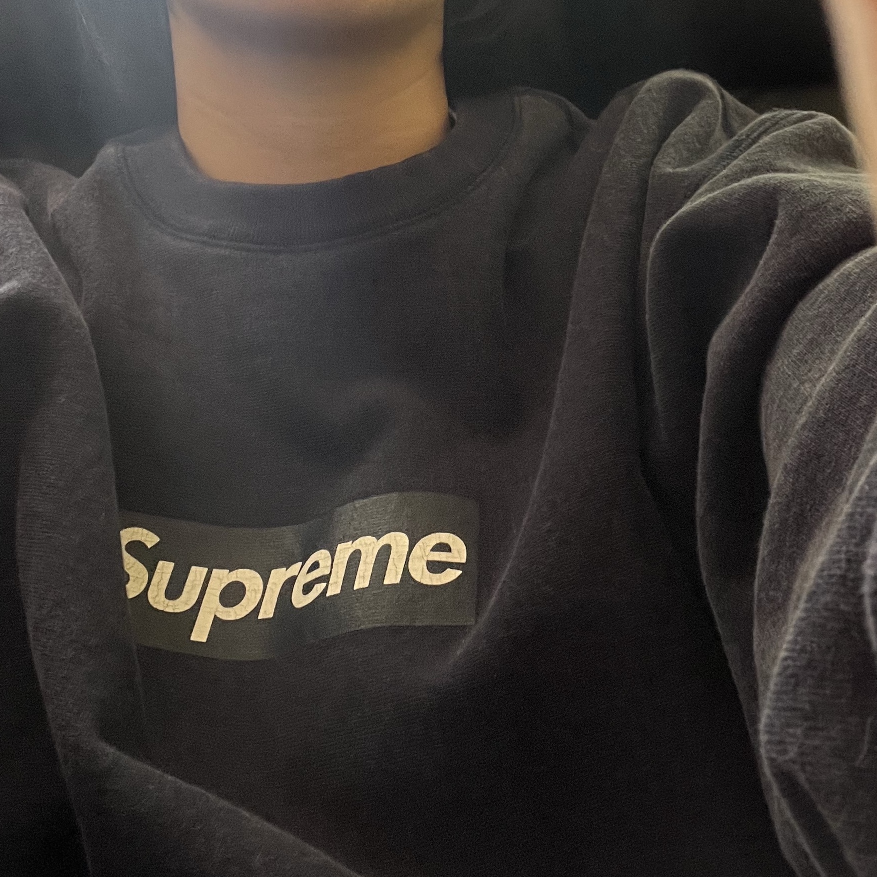 Supreme Washed Box Logo Crewneck Navy - 25SS 착용 스타일