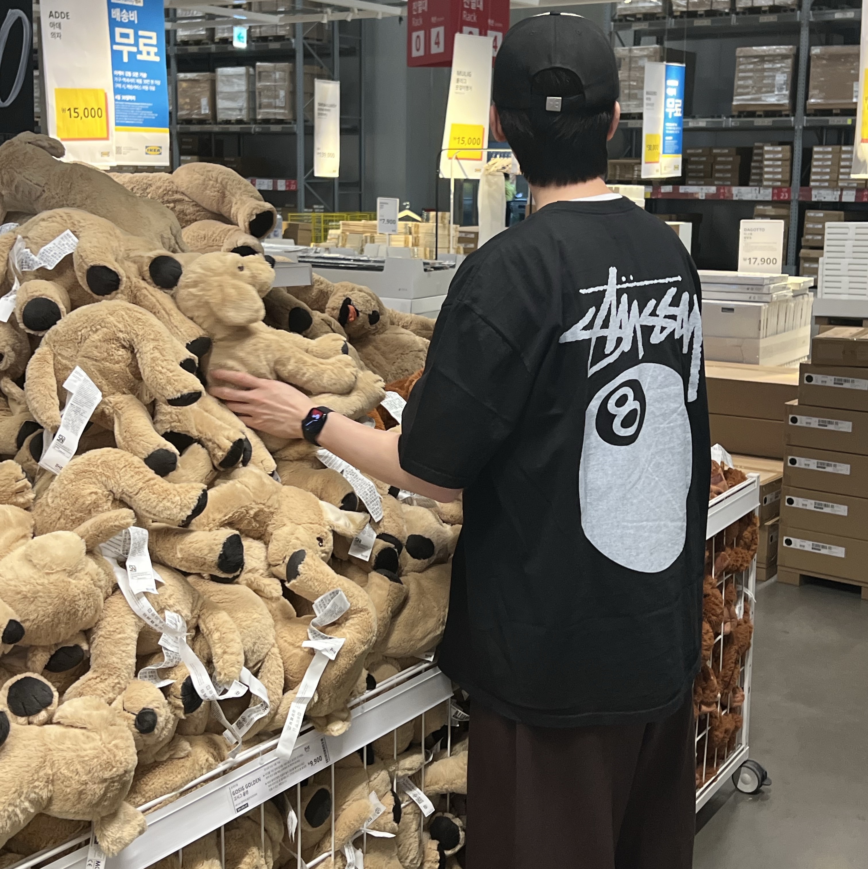 Stussy 8 Ball Pigment Dyed T-Shirt Black 착용 스타일