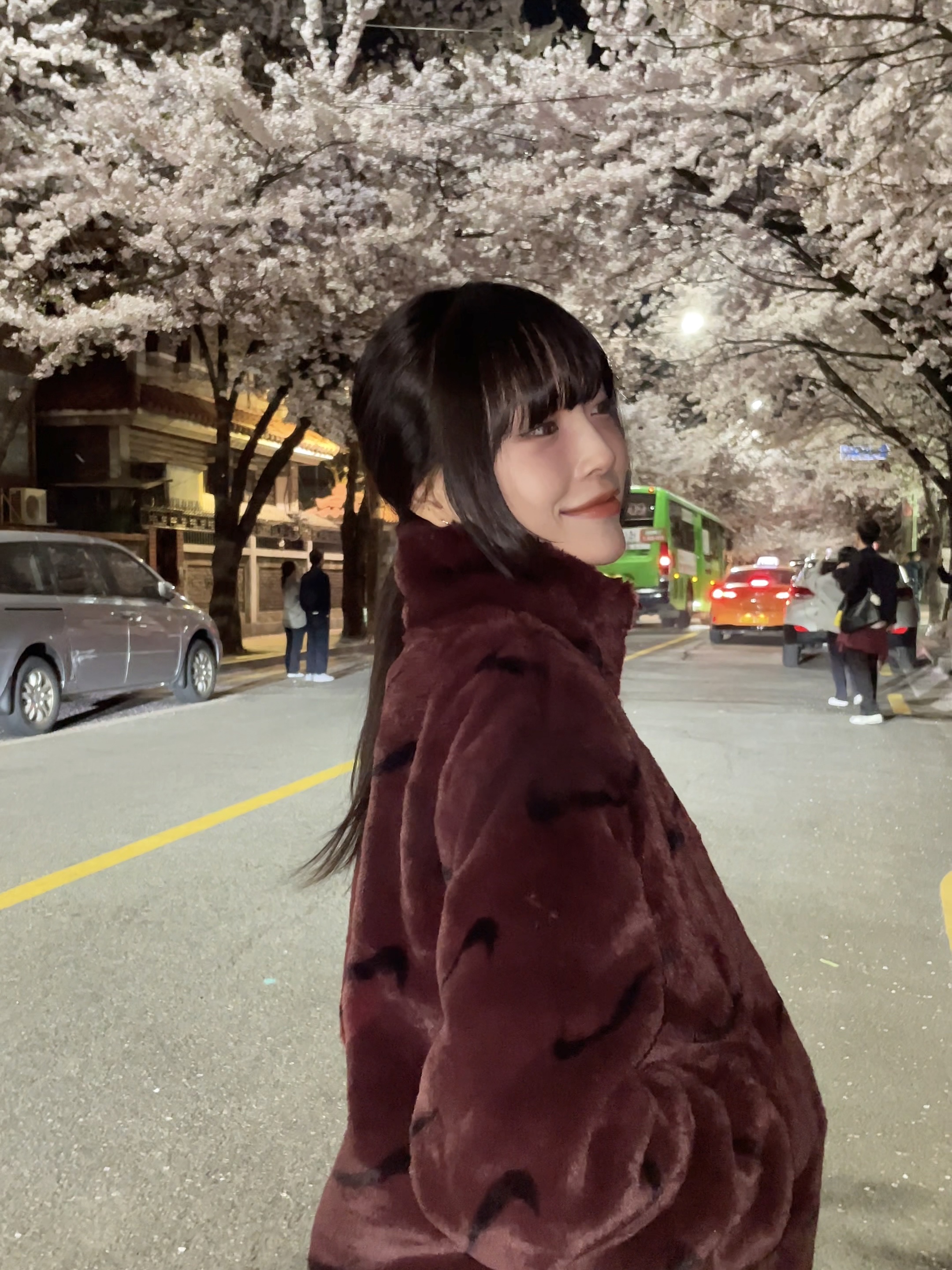 (W) Nike NSW Plush Printed Faux Fur Jacket Burgundy Crush - Asia, (W) Nike NSW Plush Printed Faux Fur Jacket Burgundy Crush - US/EU 착용 스타일