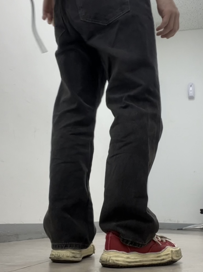 Maison Mihara Yasuhiro Peterson VL OG Sole Canvas Low-top Sneakers Red 착용 스타일 - 4