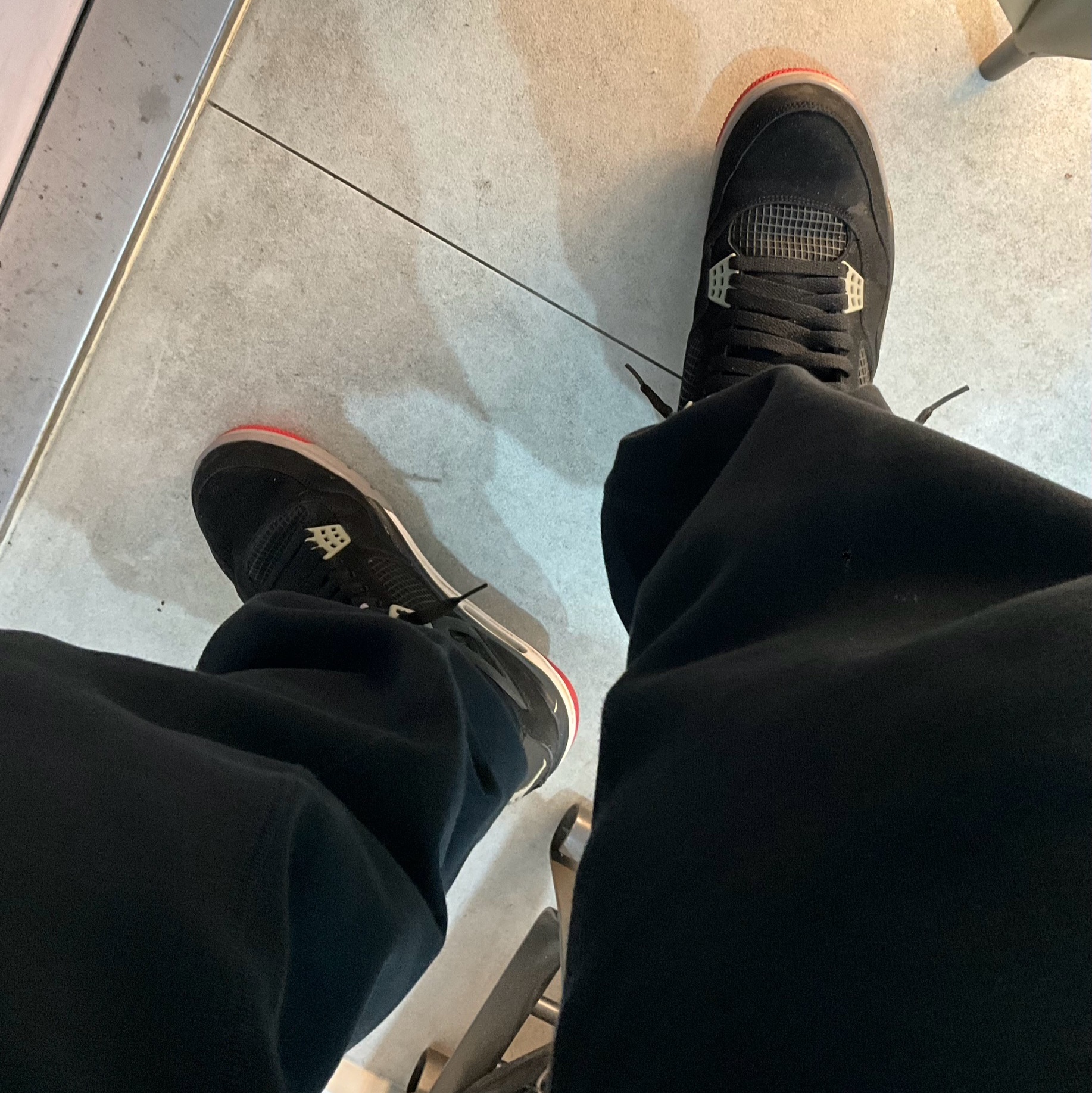 Jordan 4 Retro Bred 2019, Nike x Stussy NRG Washed Fleece Pants Black (DO5296-010) 착용 스타일