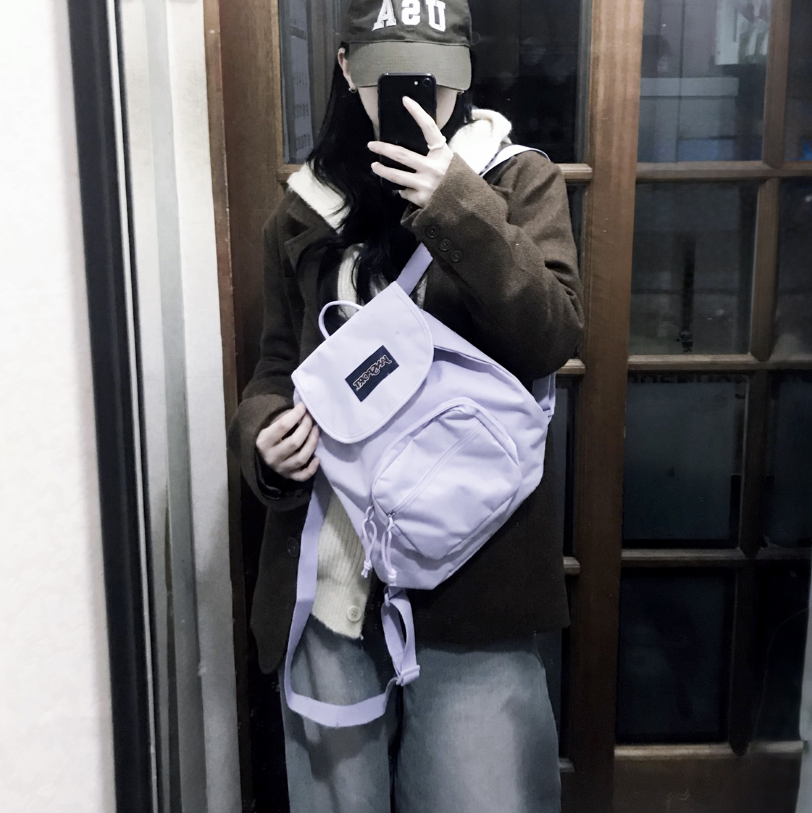 Jansport Highlands Mini Backpack Pastel Lilac 착용 스타일 - 1