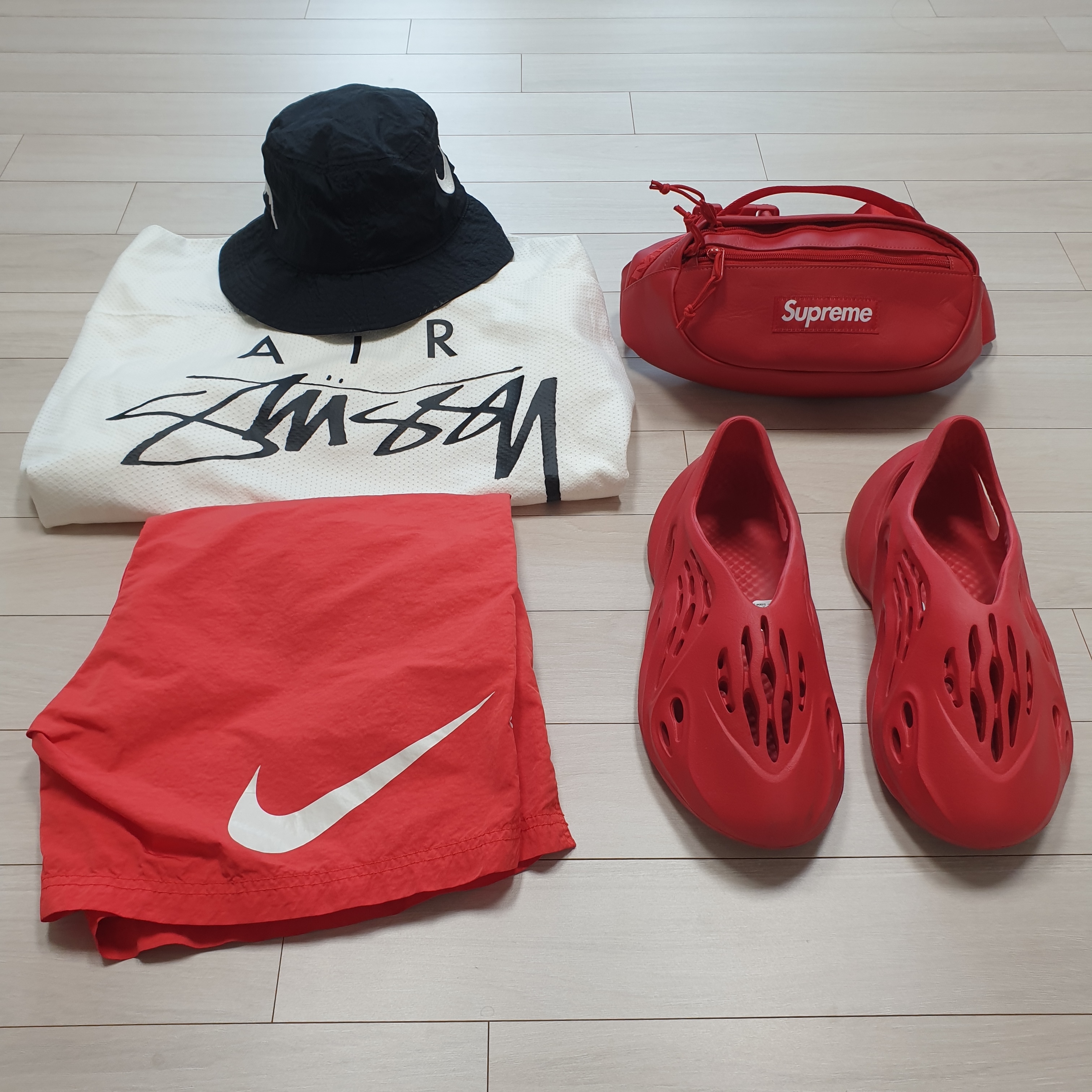 Nike x Stussy Long Sleeve Top Sail (FJ9164-133), Adidas Yeezy Foam RNNR Vermilion 착용 스타일