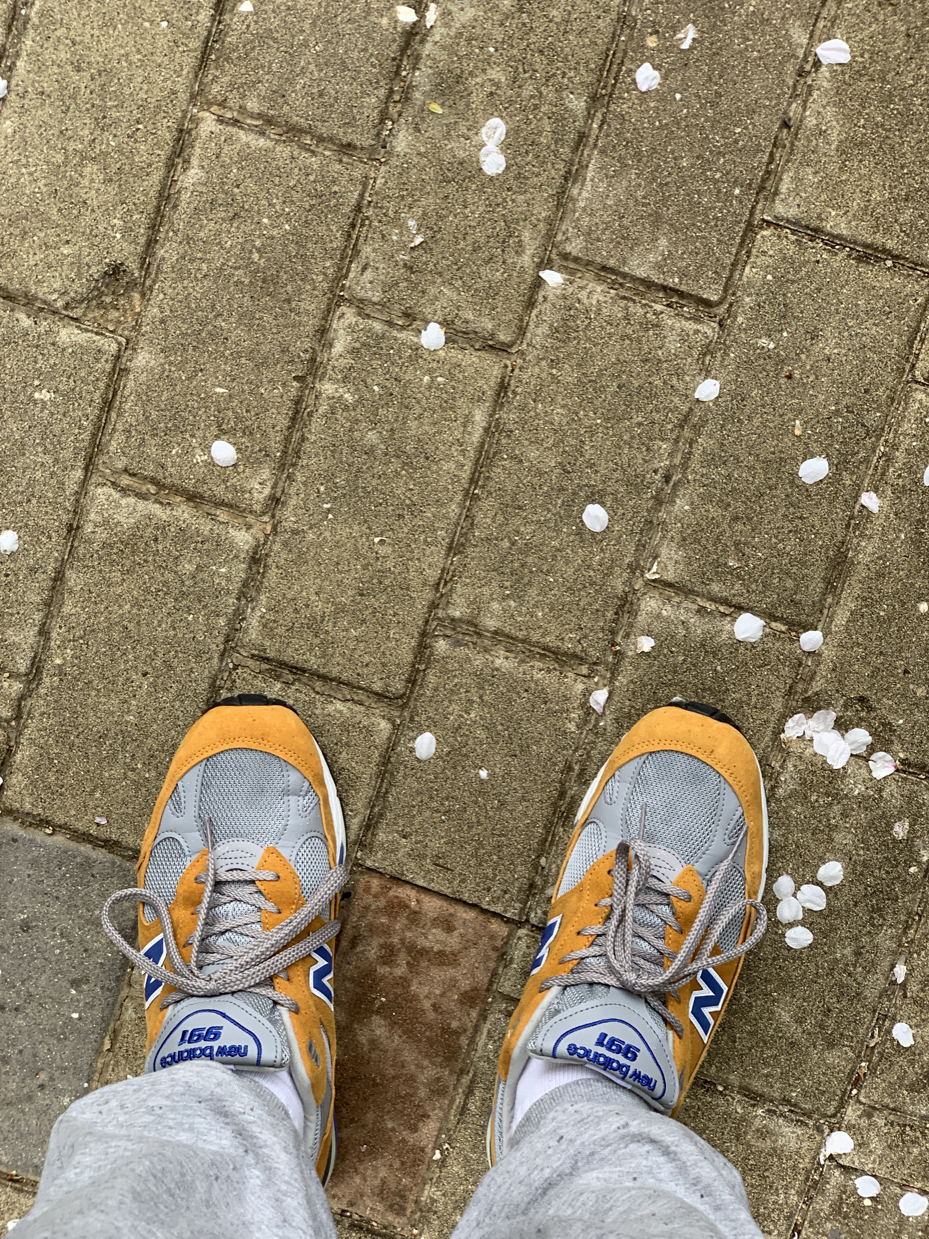 New Balance 991 Made in UK Yellow Blue 착용 스타일