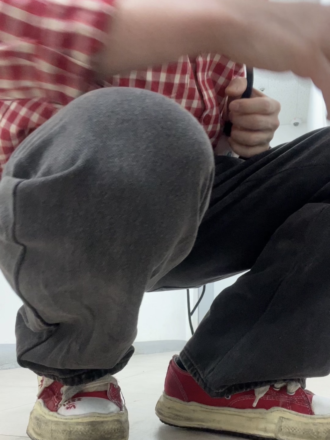 Maison Mihara Yasuhiro Peterson VL OG Sole Canvas Low-top Sneakers Red 착용 스타일 - 1