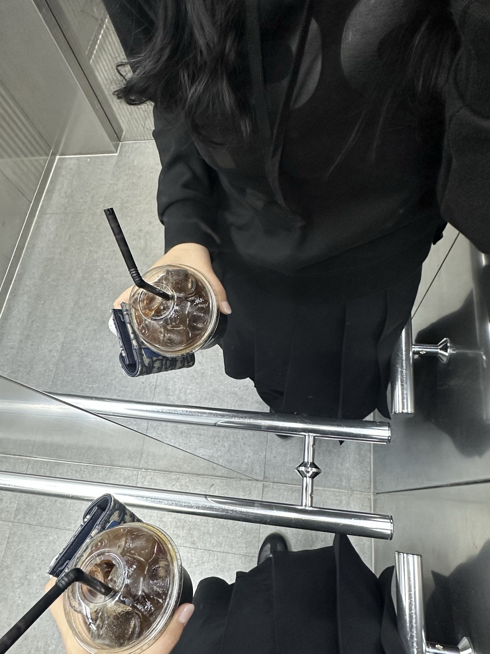 [KREAM 단독] Safarispot Women 1/2 Basic Safari Hoodie Black, Dior Saddle Flap Card Holder Blue Dior Oblique Jacquard 착용 스타일 - 2