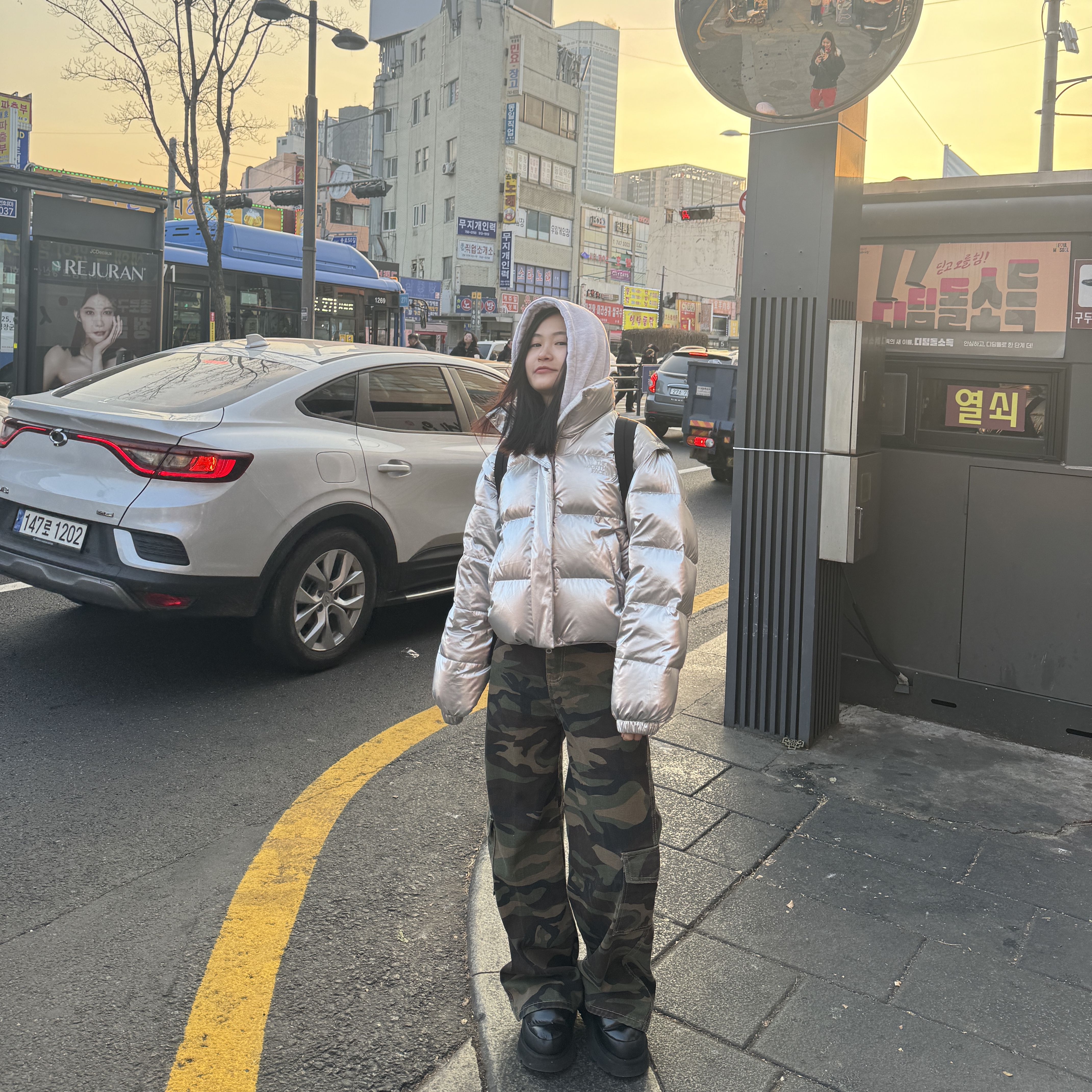 (W) The North Face White Label Glossy Detachable Down Jacket Silver 착용 스타일 - 4