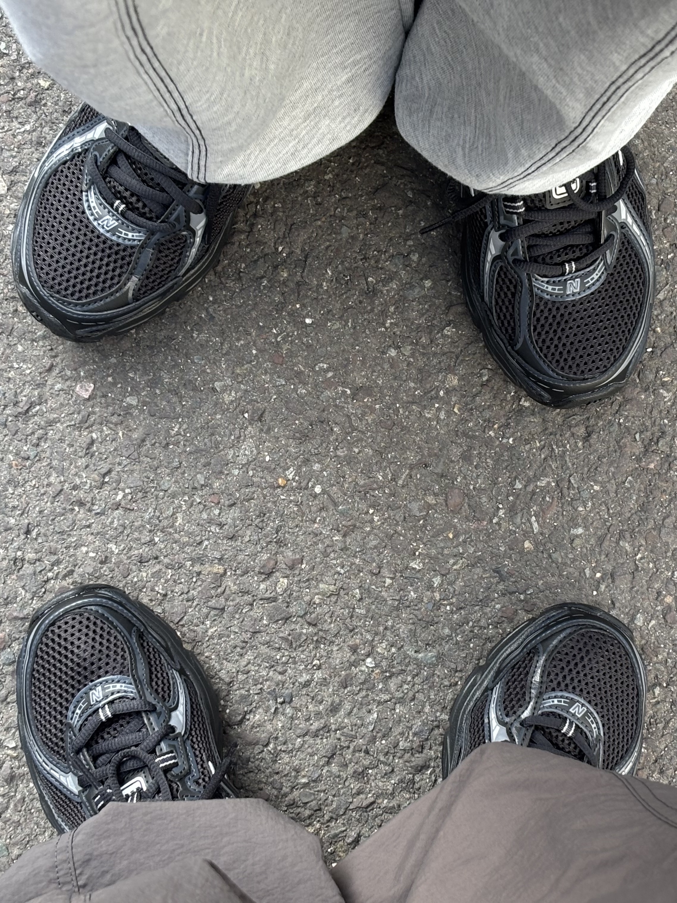 New Balance 740v2 Black Silver Metallic 착용 스타일 - 3