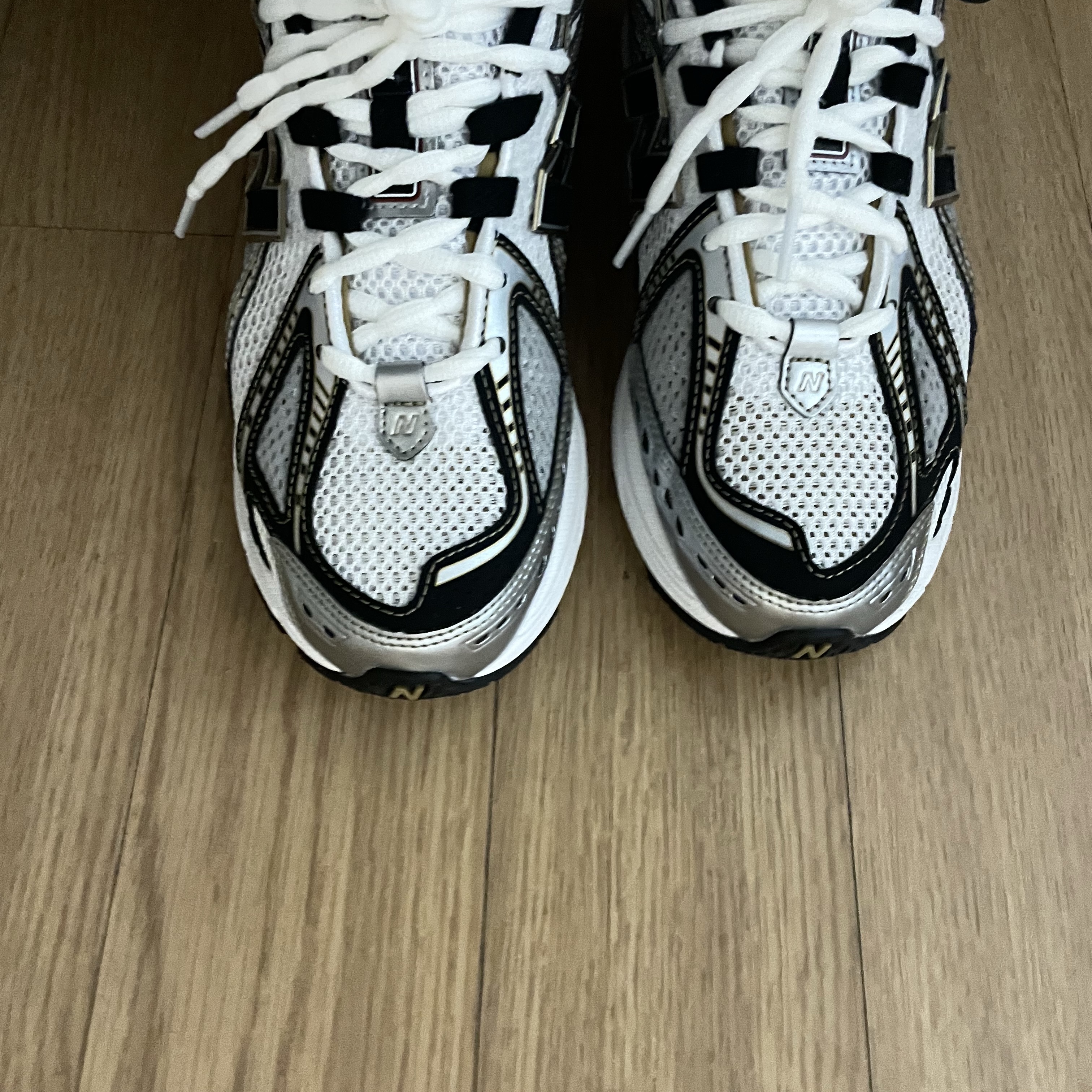 New Balance 1906R White Gold 착용 스타일