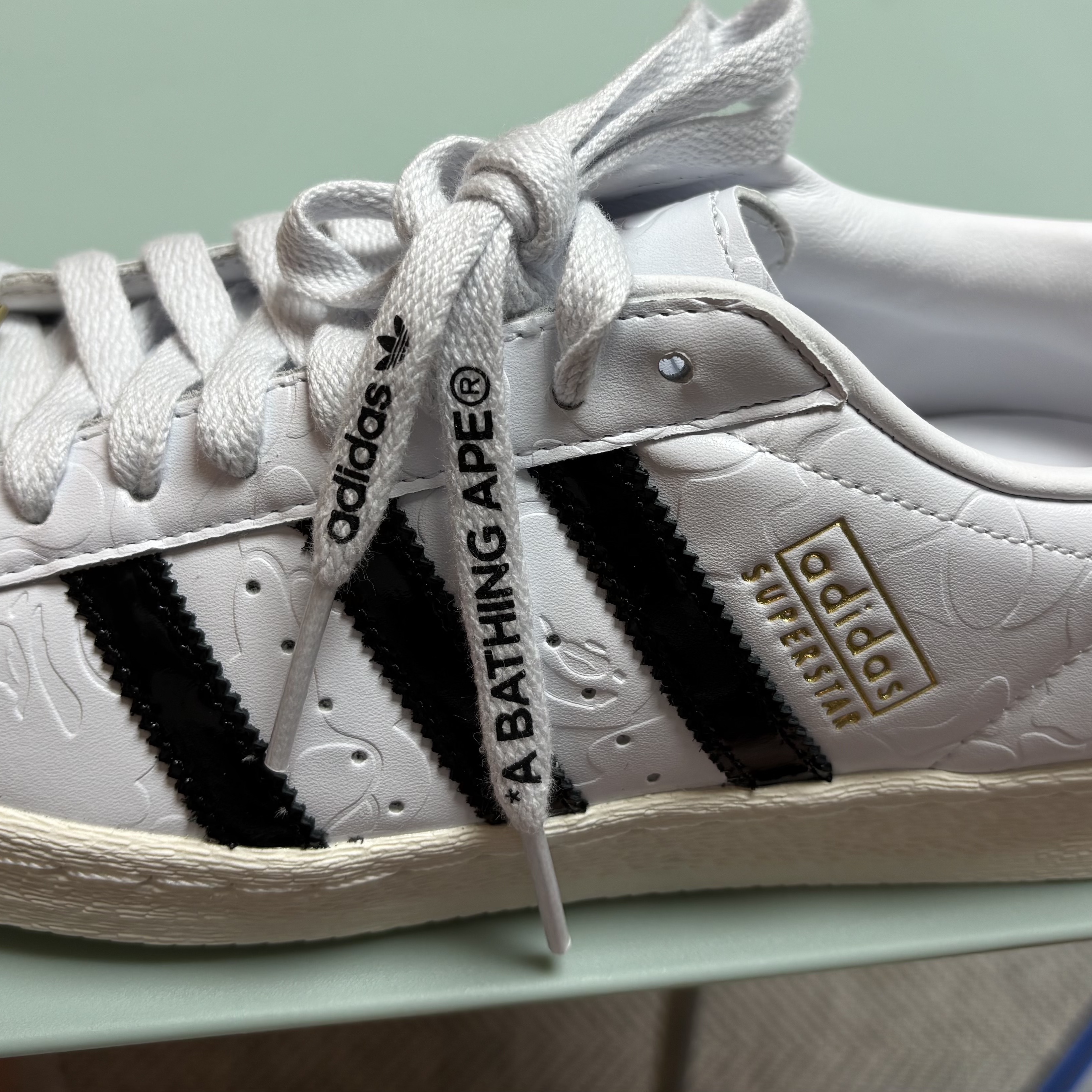 Adidas x BAPE Superstar Vintage Cloud White Core Black, Adidas x BAPE Baseball Cap Black 착용 스타일 - 5