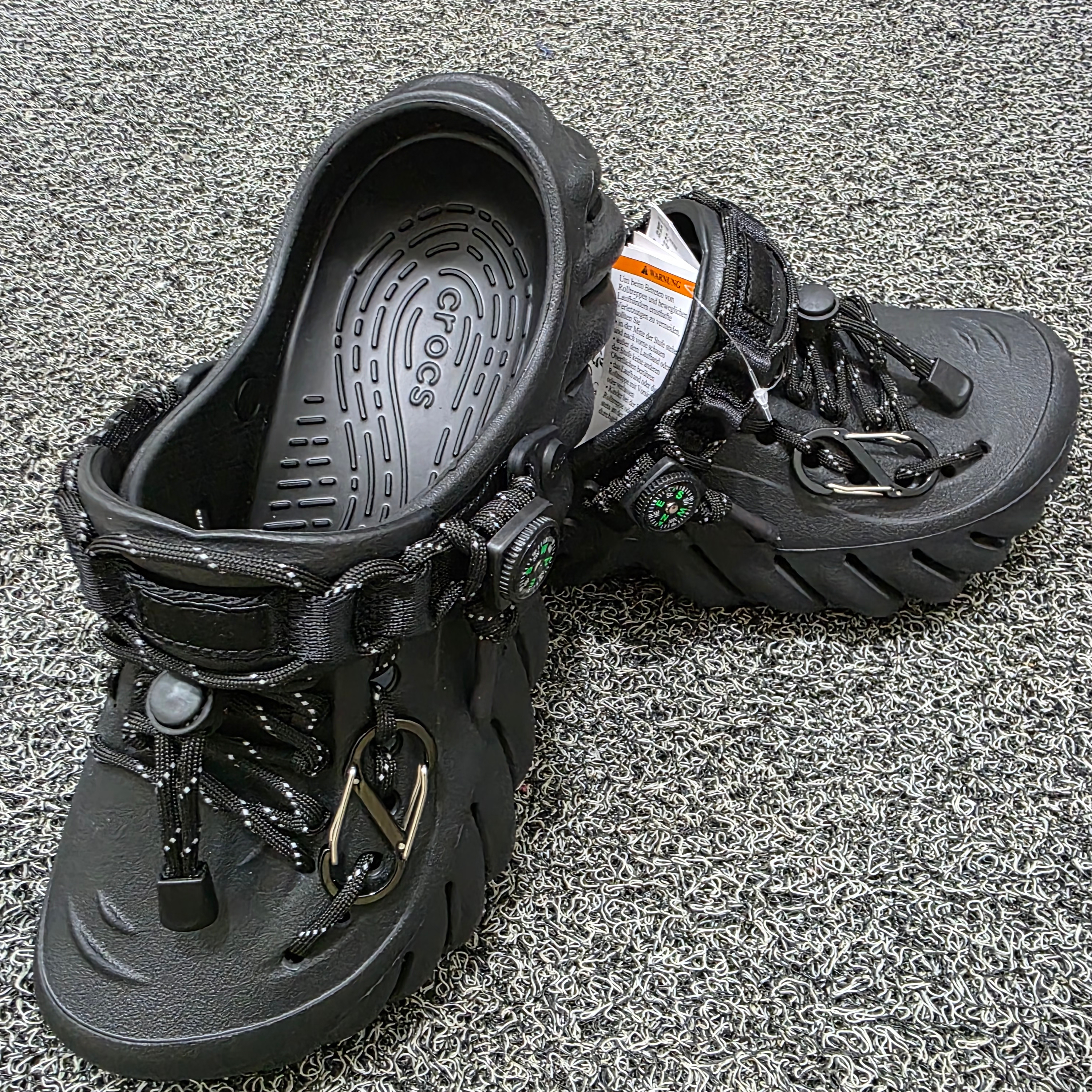Crocs Echo Clog Black 착용 스타일 - 2