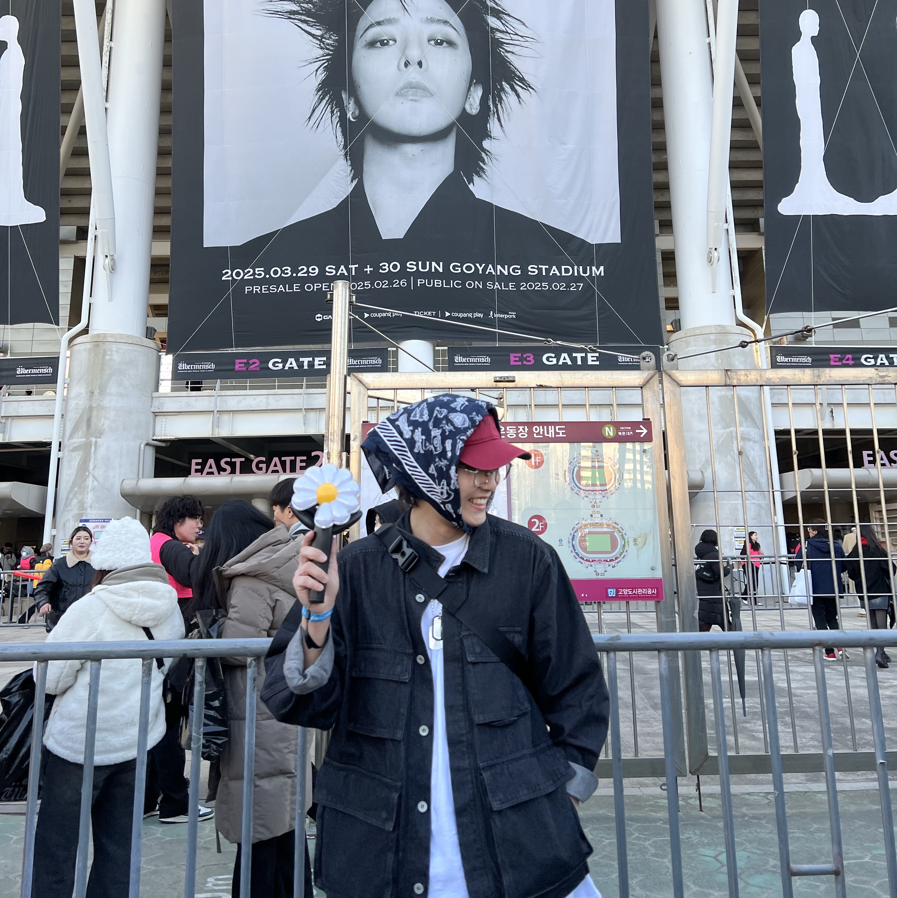 G-DRAGON Ubermensch Official Light Stick, Gentle Monster Aba 02 Silver 착용 스타일