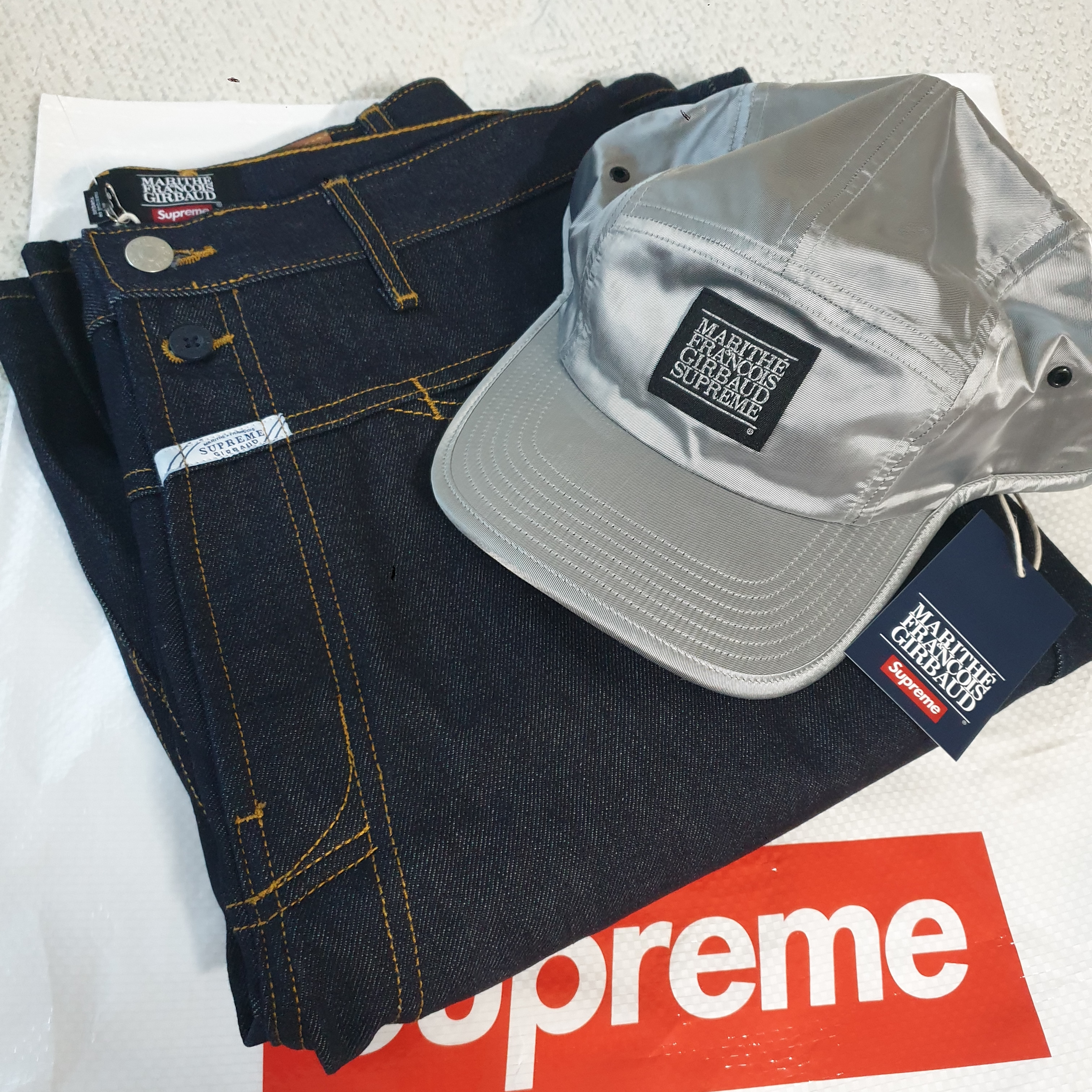 Supreme x Marithe Francois Girbaud Sport Camp Cap Silver - 25SS, Supreme x Marithe Francois Girbaud X-Seam Baggy Denim Shorts Rigid Indigo - 25SS 착용 스타일