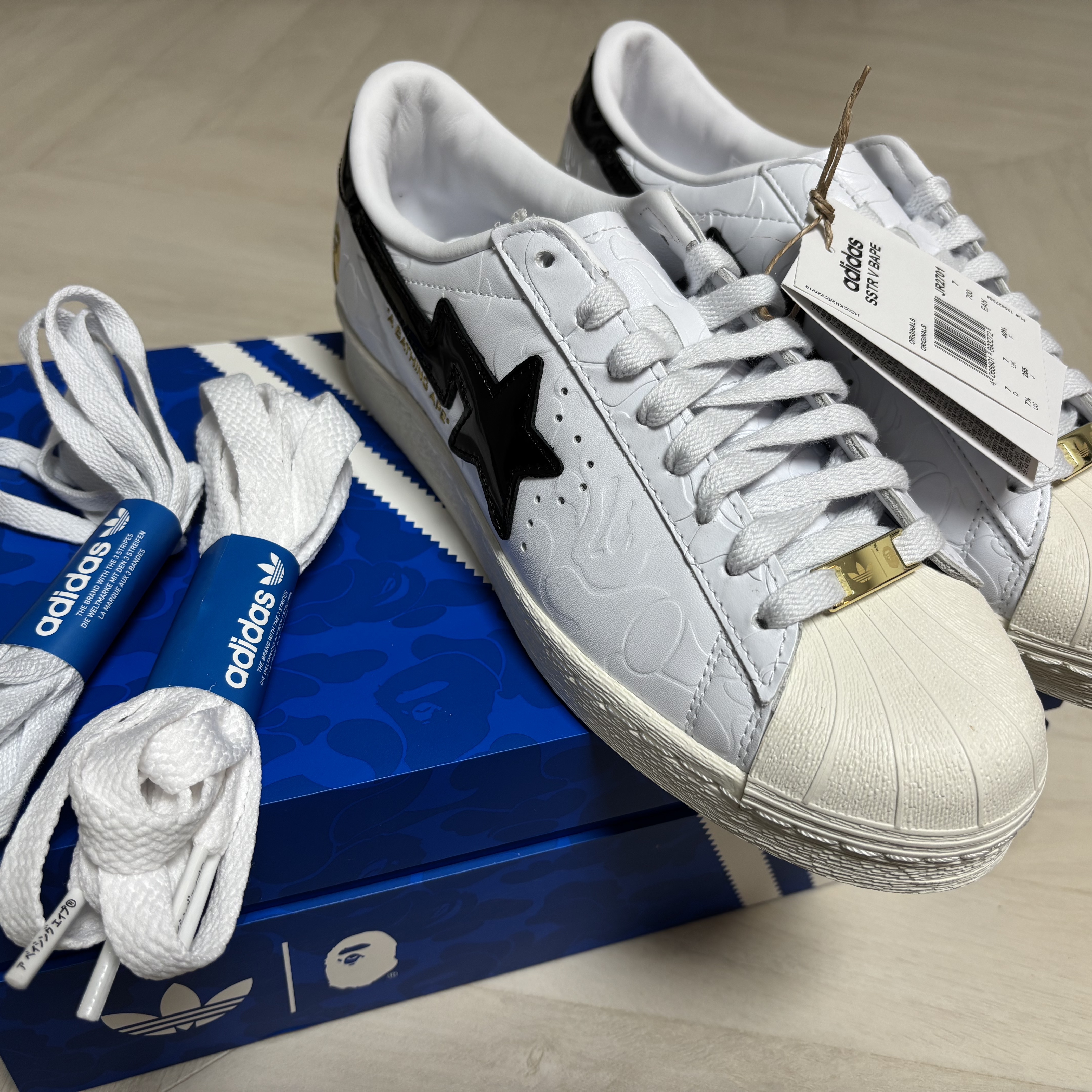 Adidas x BAPE Superstar Vintage Cloud White Core Black, Adidas x BAPE Baseball Cap Black 착용 스타일 - 1