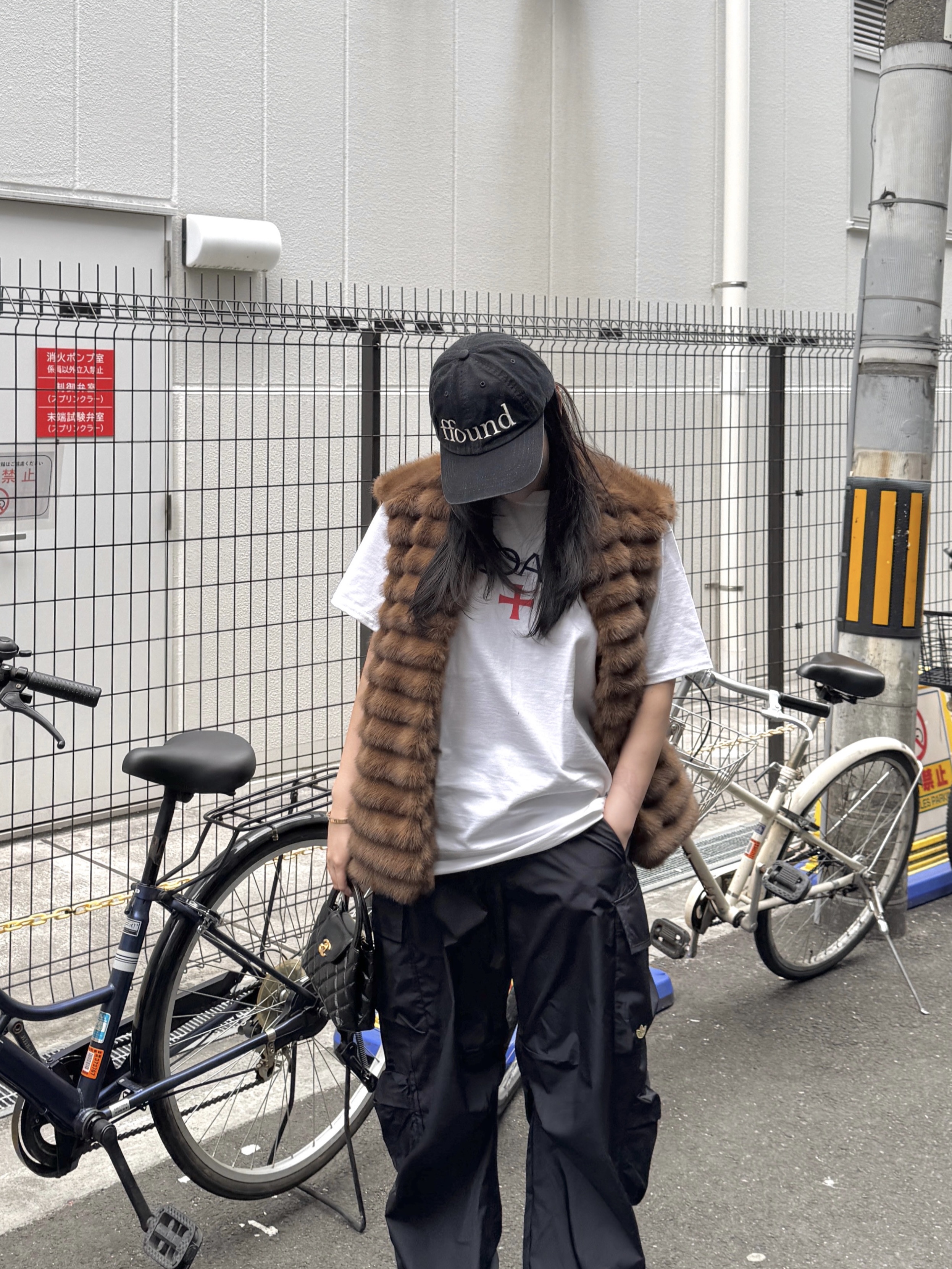 (W) Adidas Originals Cargo Pants Black - KR Sizing, (W) Nike Air Max Plus TNPO Black 착용 스타일 - 1