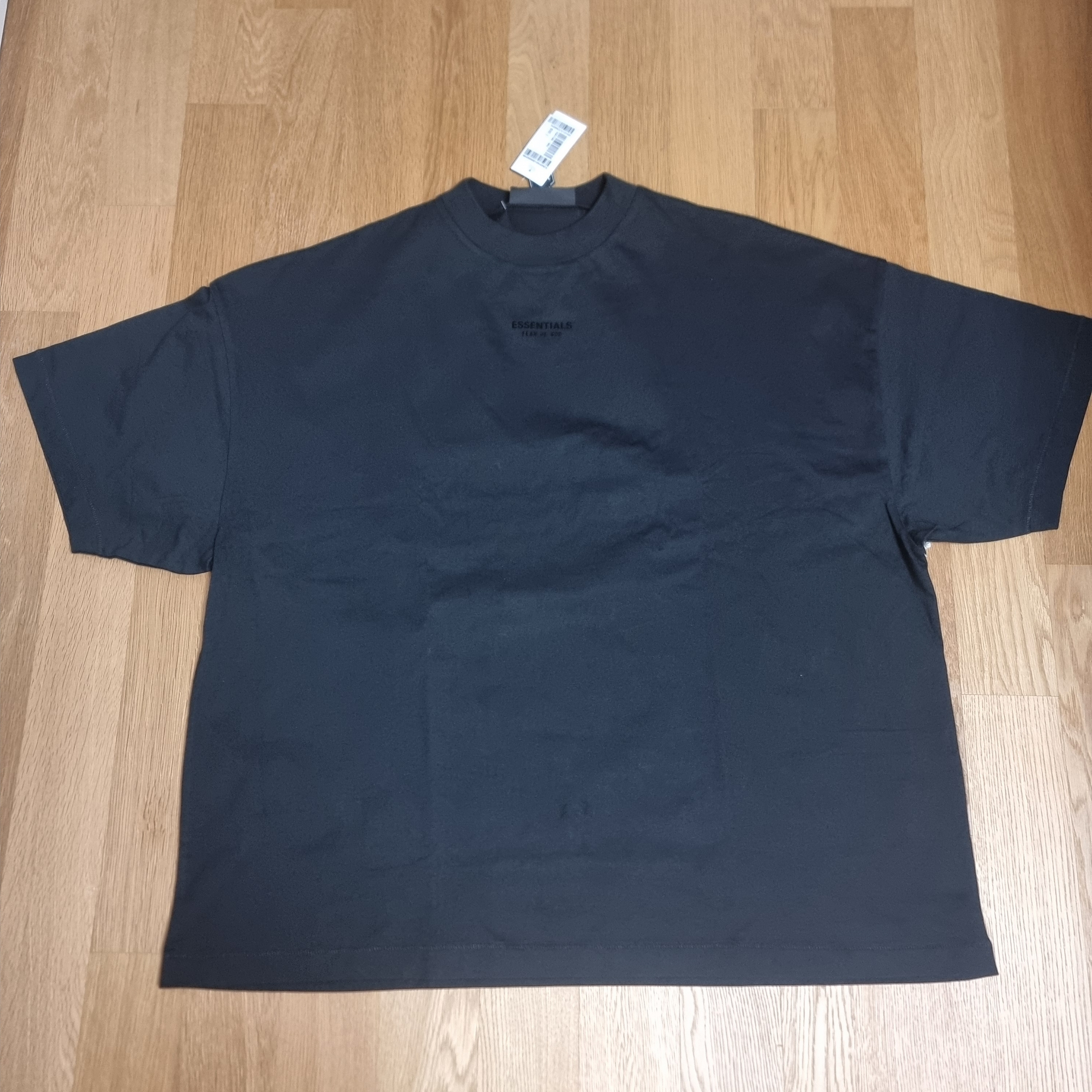 Essentials T-Shirt Jet Black - 23FW 착용 스타일