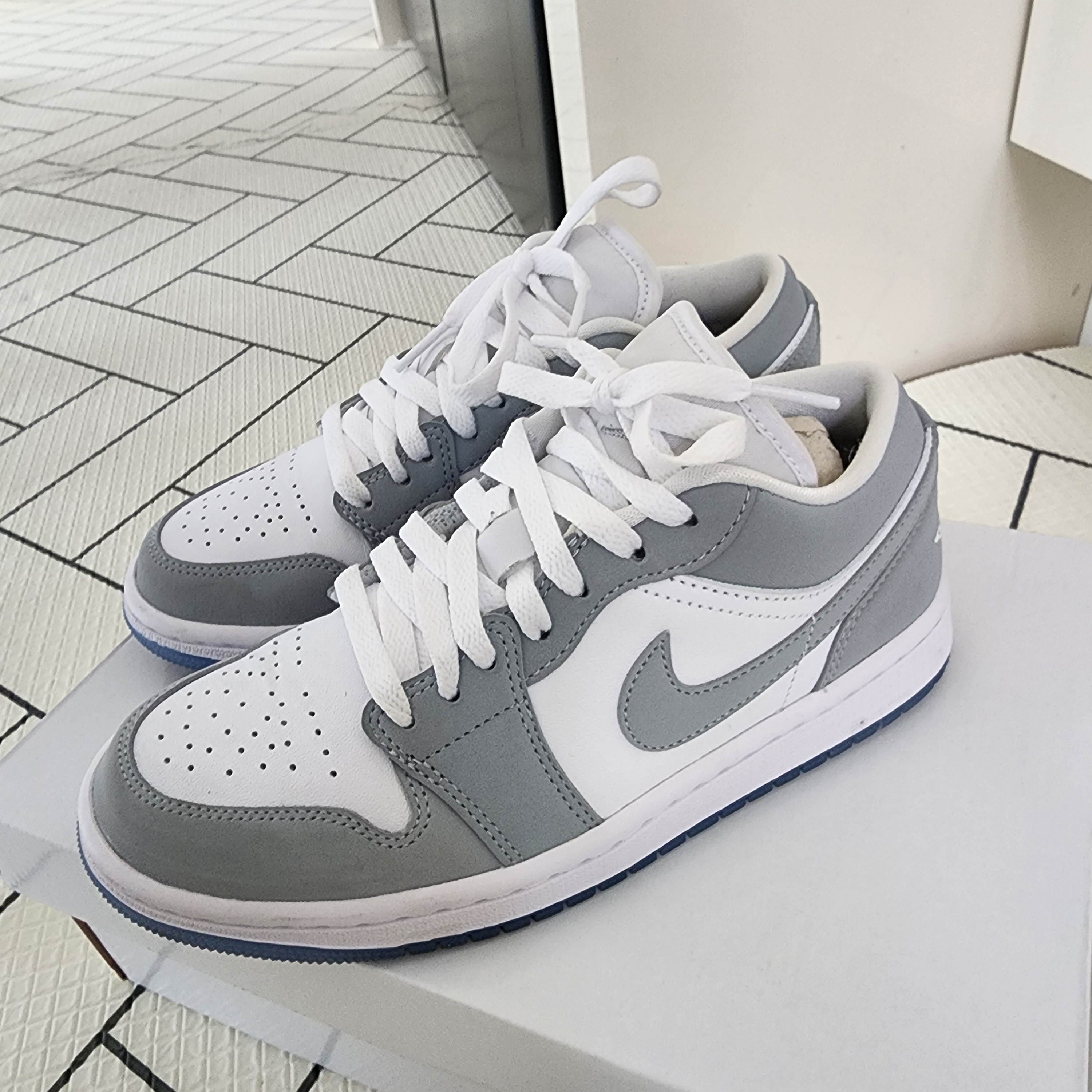 (W) Jordan 1 Low White Wolf Grey 착용 스타일 - 2