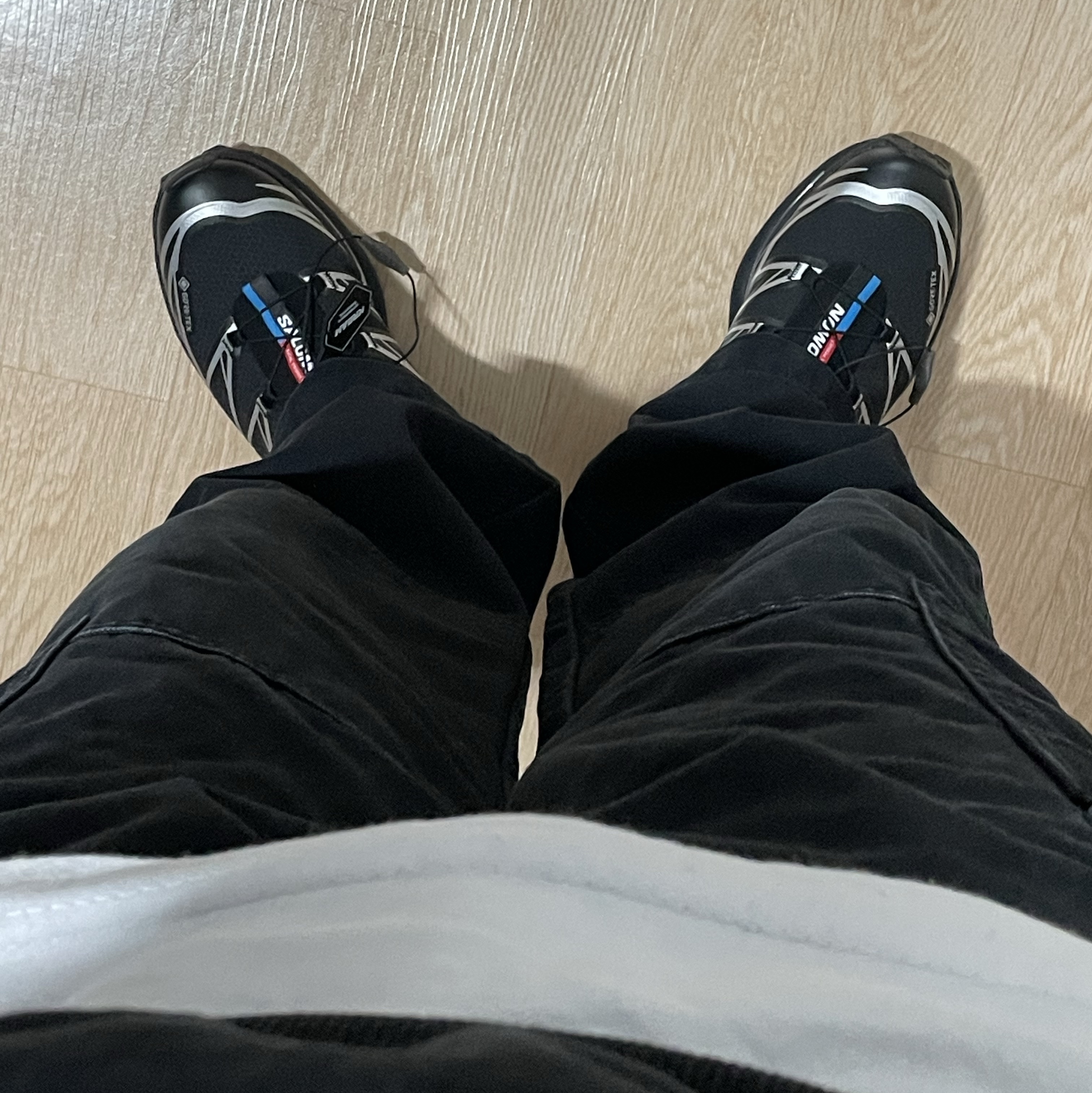 Salomon XT-6 GTX Black Silver 착용 스타일