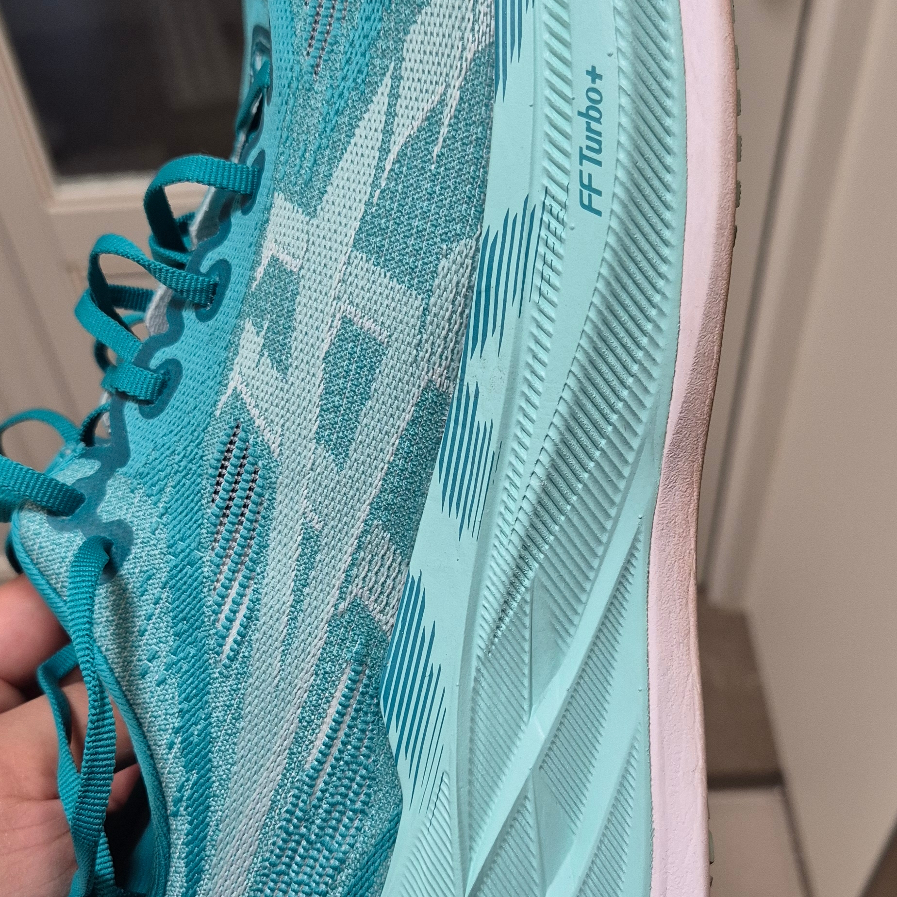 Asics Superblast 2 Wave Teal Illuminate Mint 착용 스타일 - 2