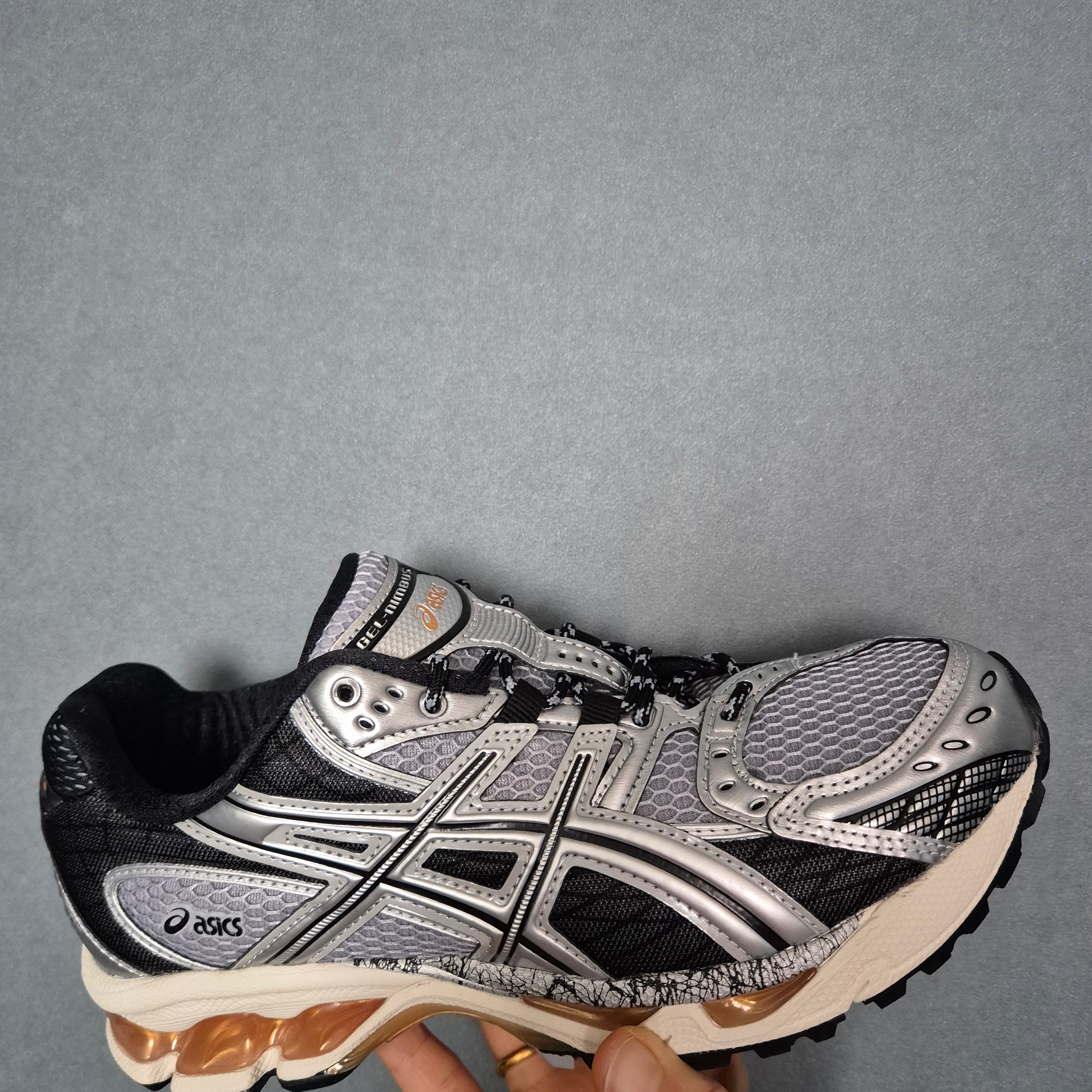 Asics Gel-Nimbus 10.1 Piedmont Grey Pure Silver 착용 스타일
