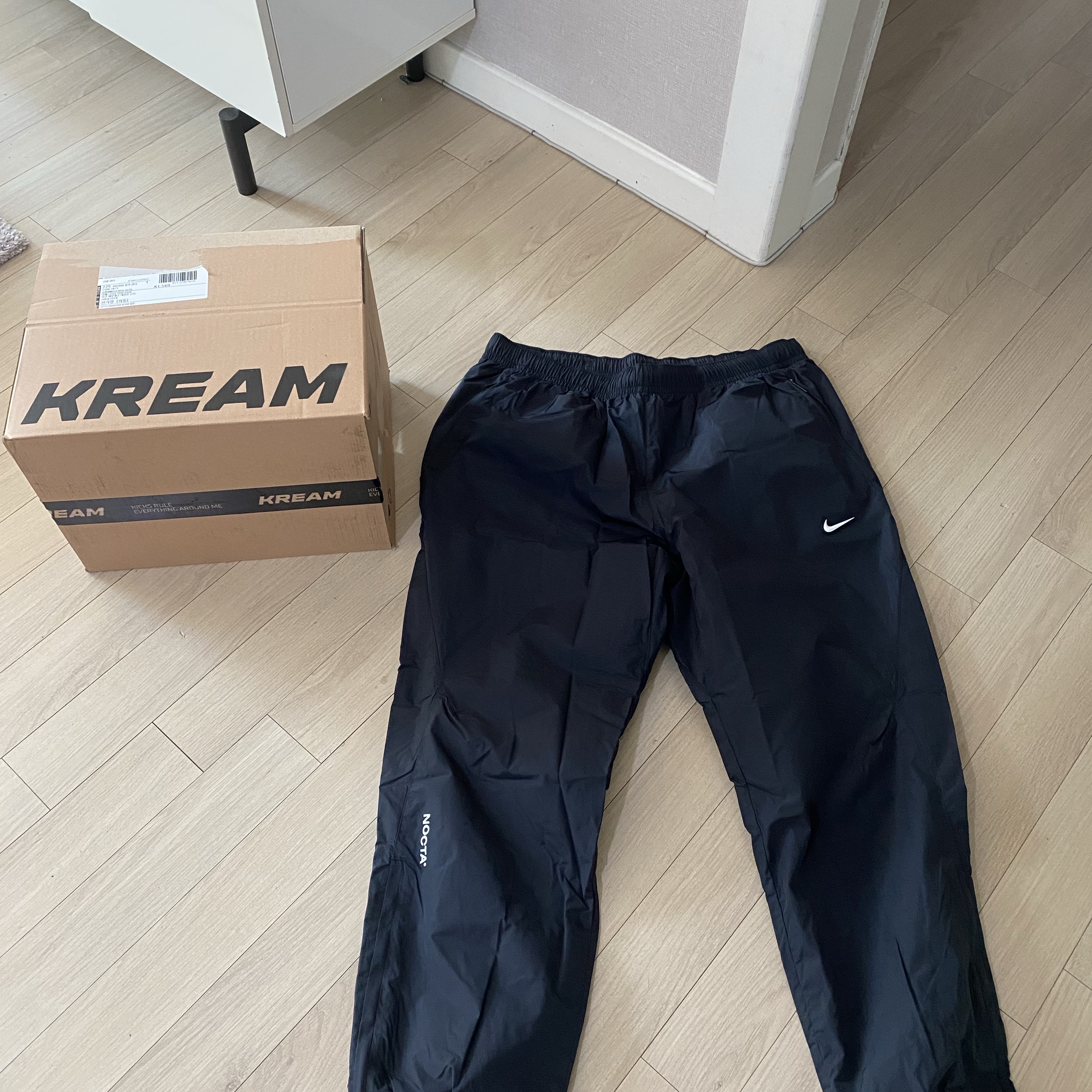 Nike x Drake Nocta Woven Track Pants Black (FN7668-010) 착용 스타일