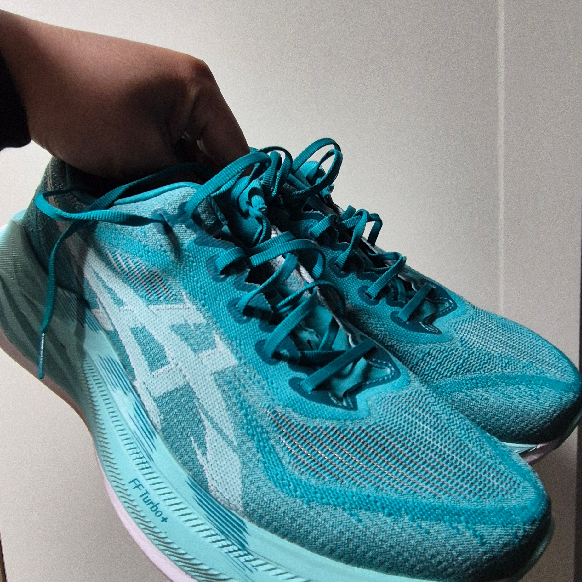 Asics Superblast 2 Wave Teal Illuminate Mint 착용 스타일 - 1