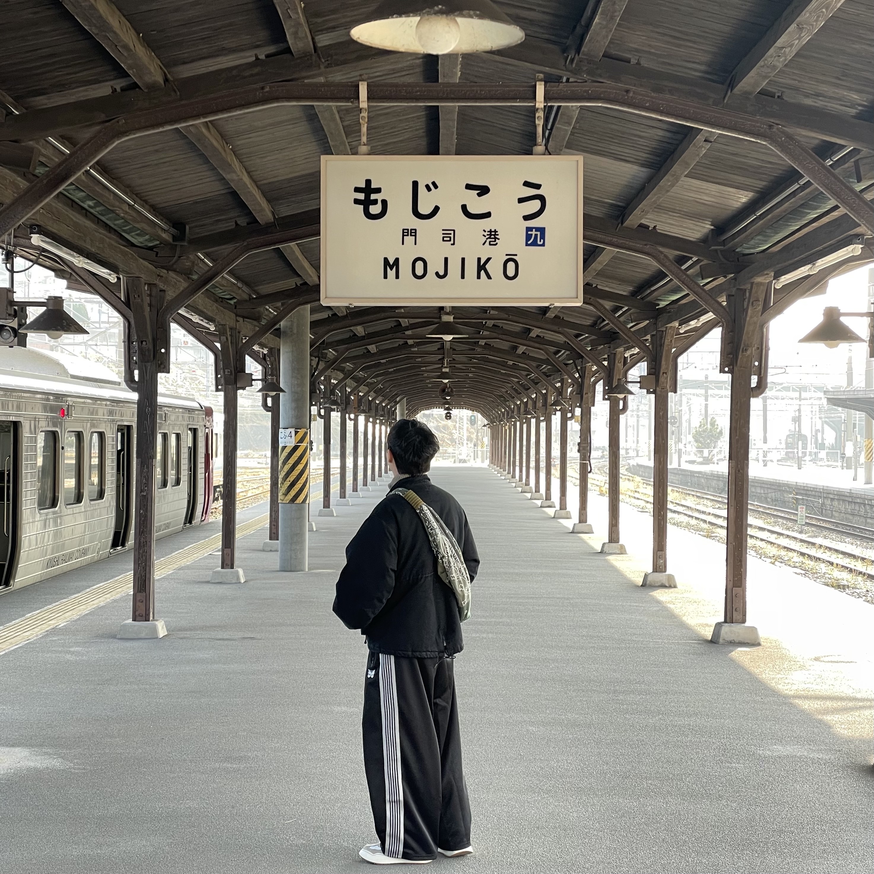 Kapital Gauze Bandana Beach Snuffkin Bag Khaki, Needles x LHP H.D. Track Pants Poly Smooth Black White 착용 스타일